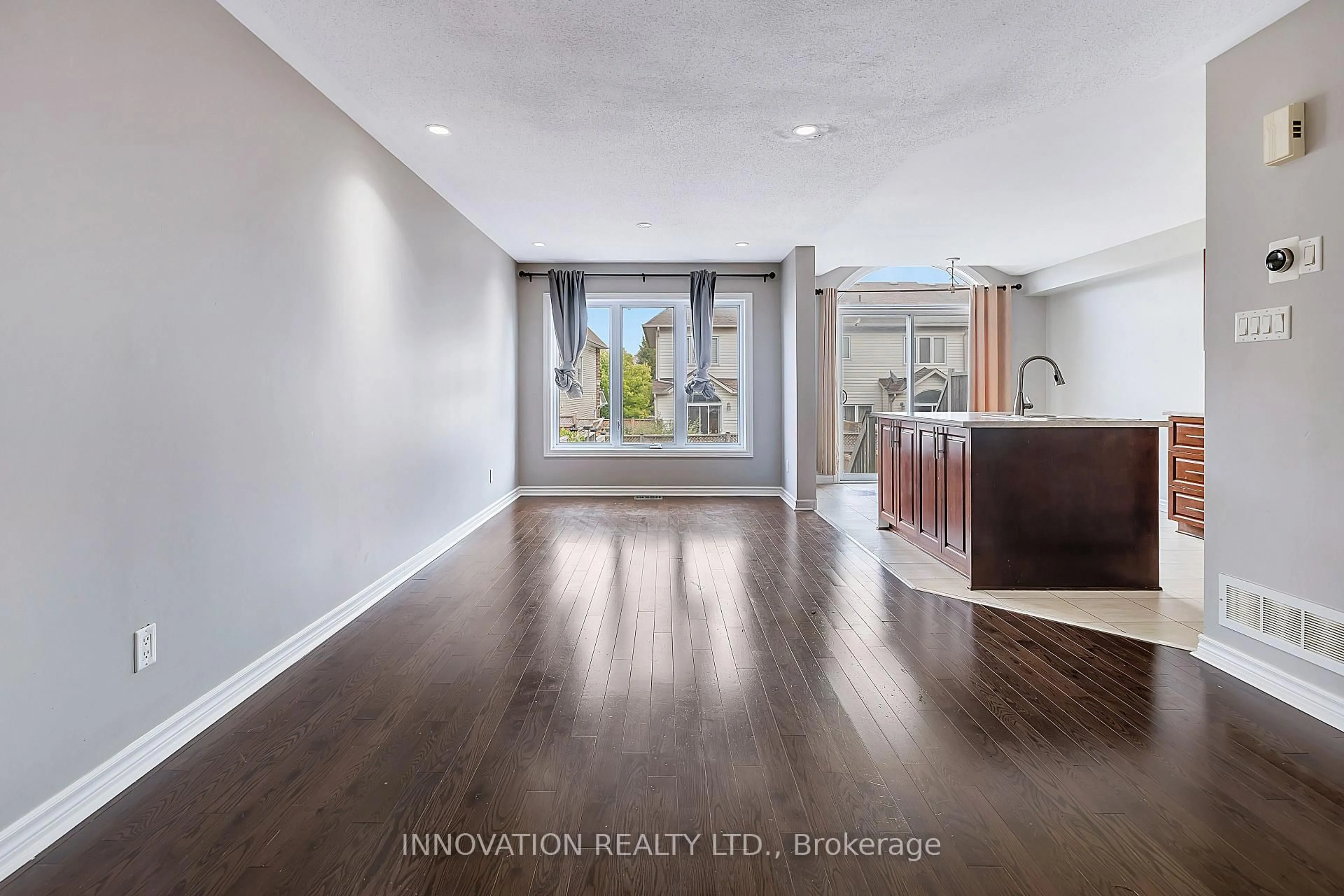 Indoor entryway for 126 Garrity Cres, Ottawa Ontario K2J 3T5