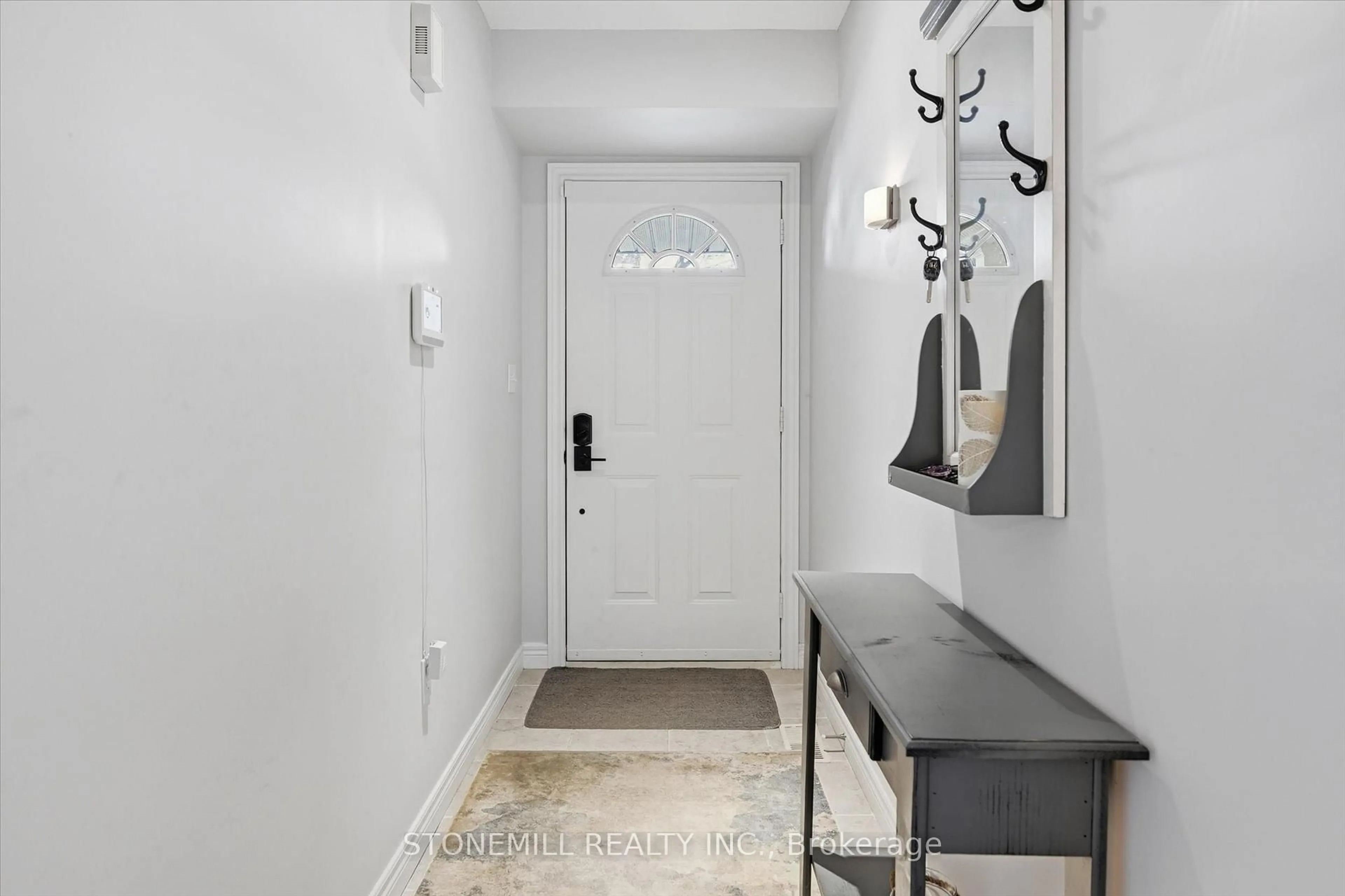 Indoor entryway for 25 Hamilton St #29, Hamilton Ontario L8B 0L1