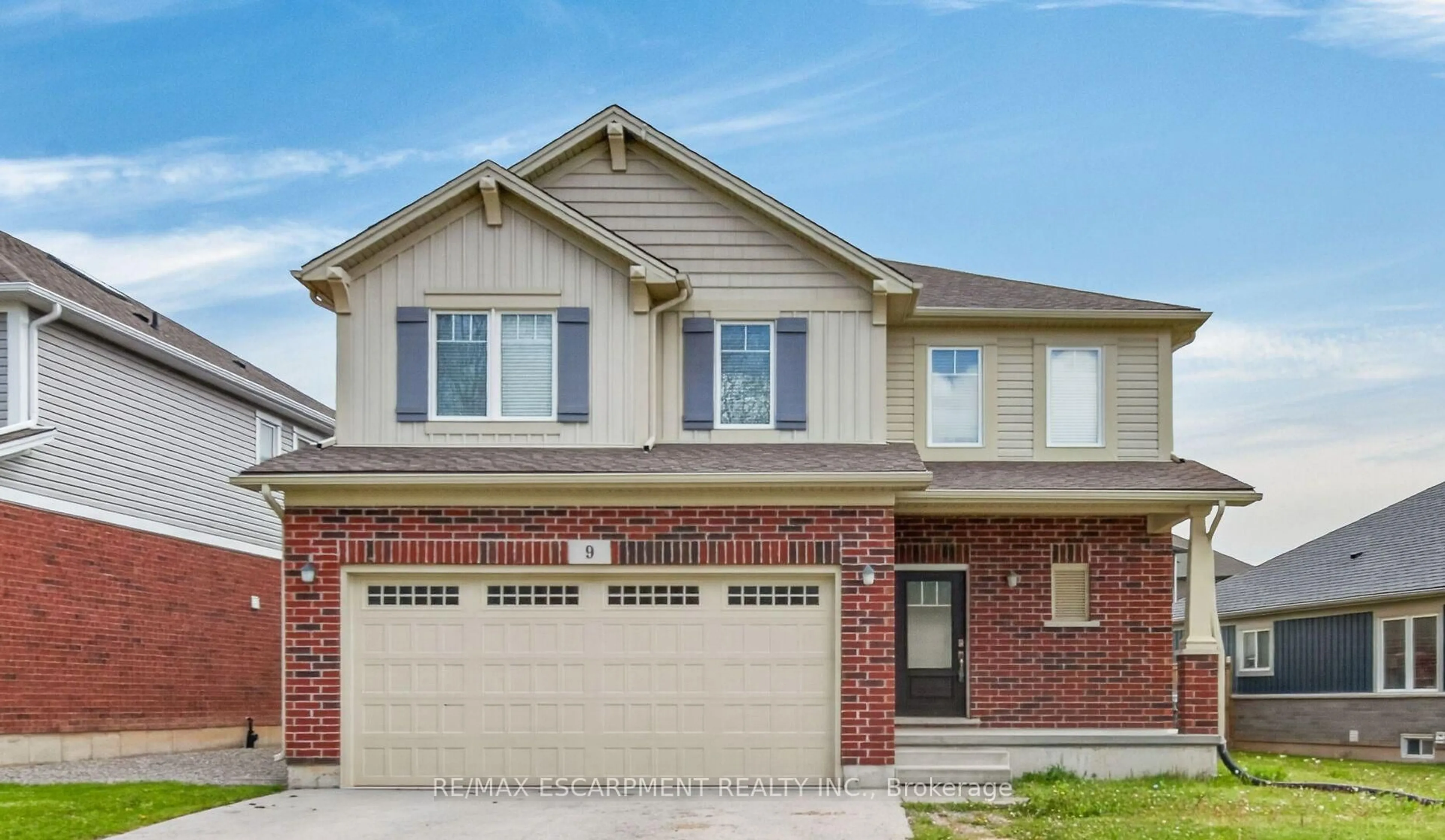 Home with brick exterior material, street for 9 Winterberry Blvd, Thorold Ontario L2V 0J1