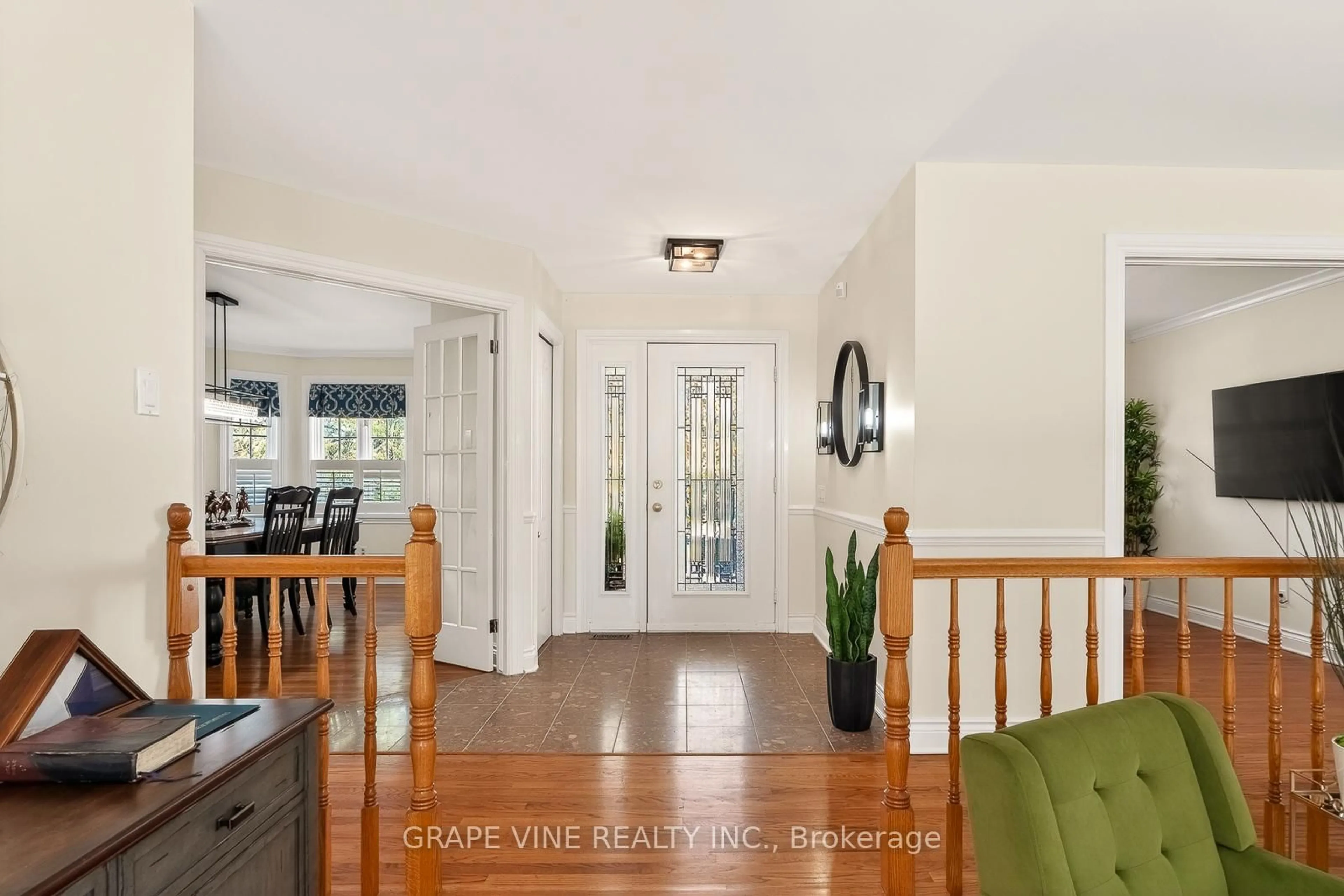 Indoor entryway for 5763 Gowan Gate, Osgoode Ontario K0A 2W0