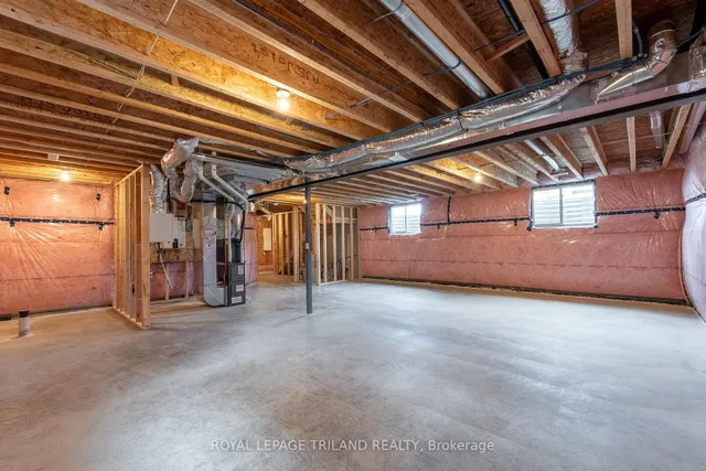 31 Allister Dr, Middlesex Centre 4