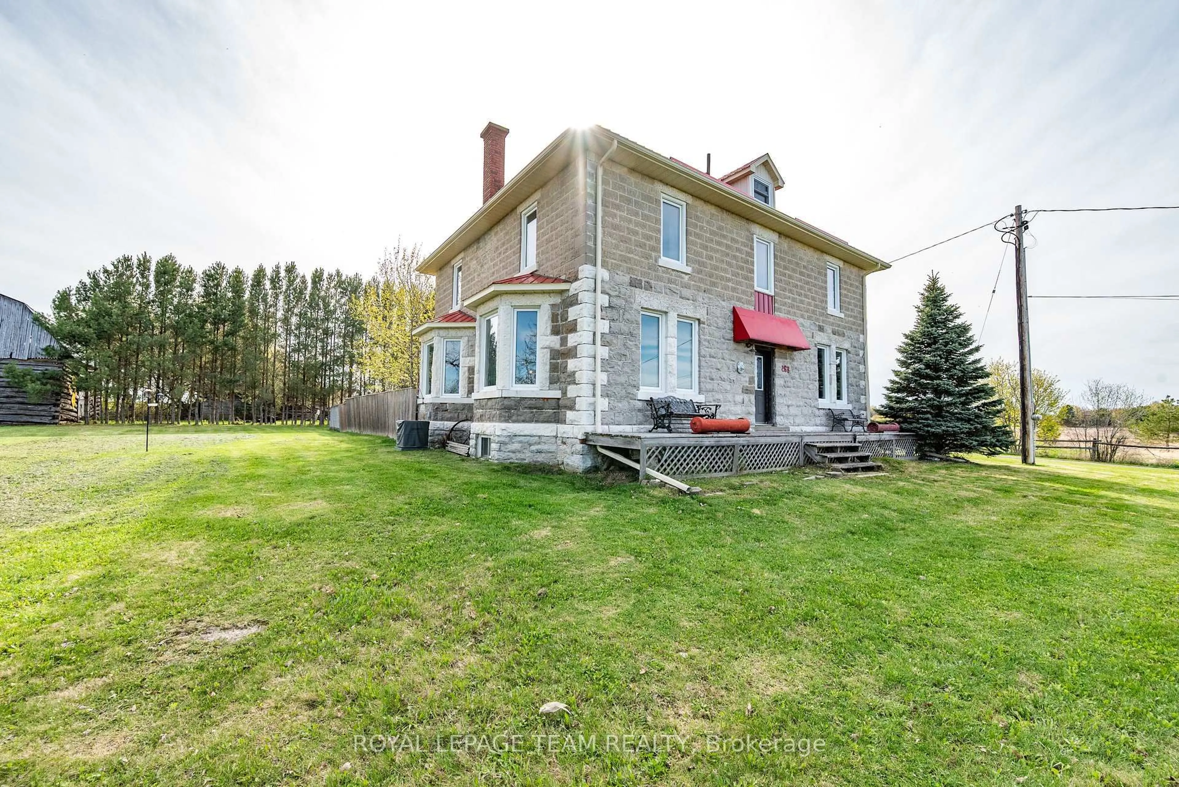 Patio, building for 263 GARDEN OF EDEN Rd, Renfrew Ontario K7V 3Z8