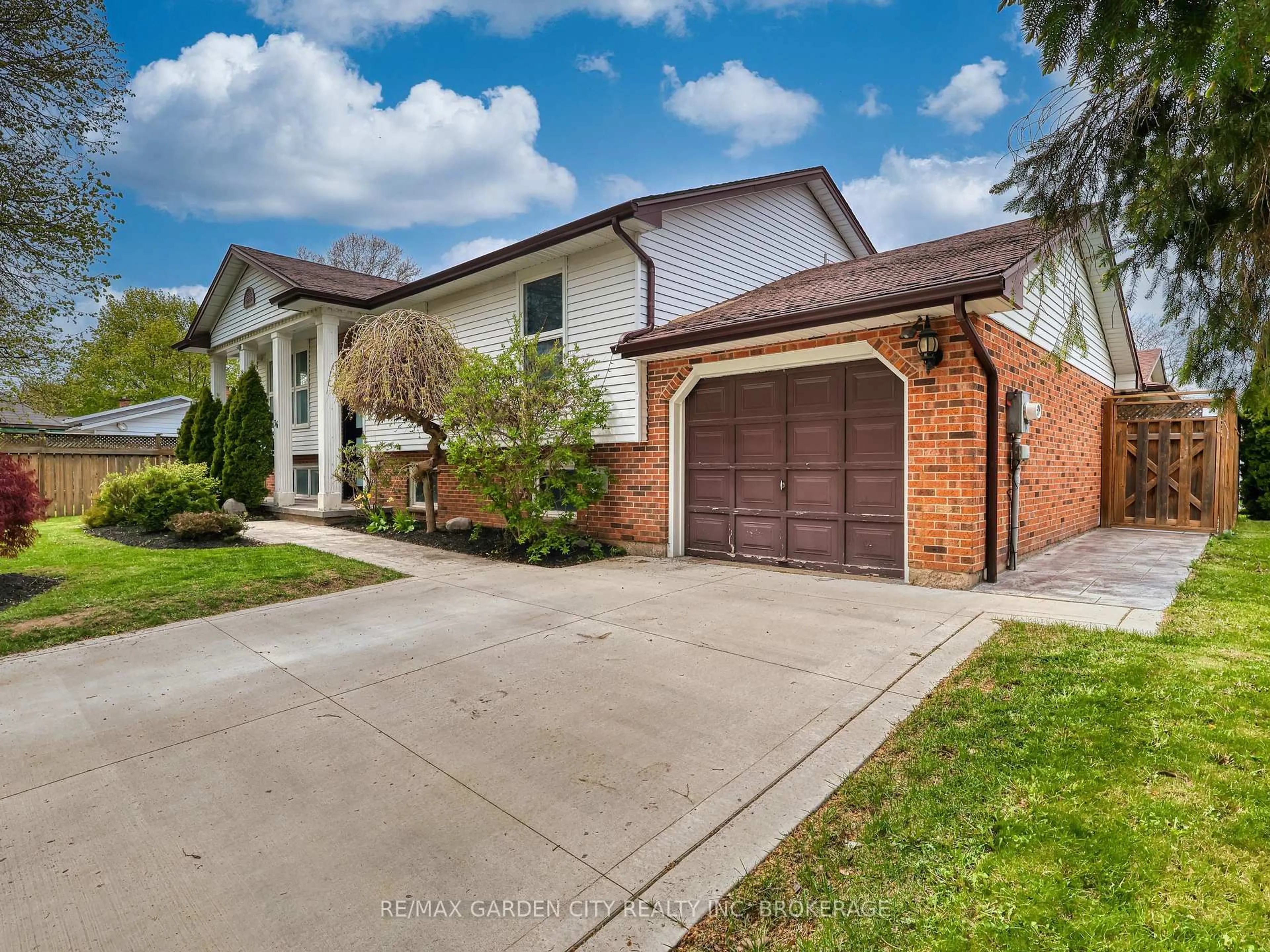 Home with brick exterior material, street for 36 Rochelle Dr, St. Catharines Ontario L2M 6Y9