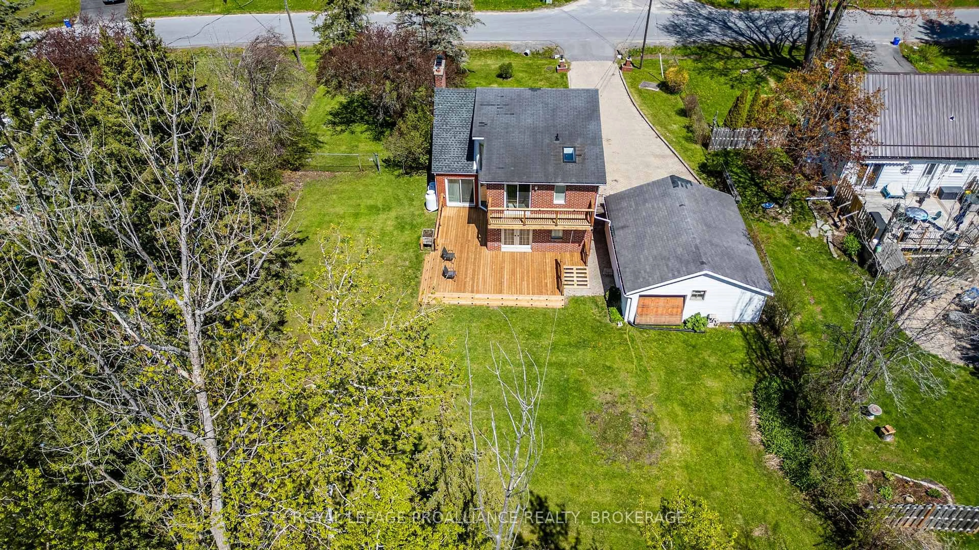 A pic from outside/outdoor area/front of a property/back of a property/a pic from drone, street for 1705 Marian Cres, Kingston Ontario K7L 4V3