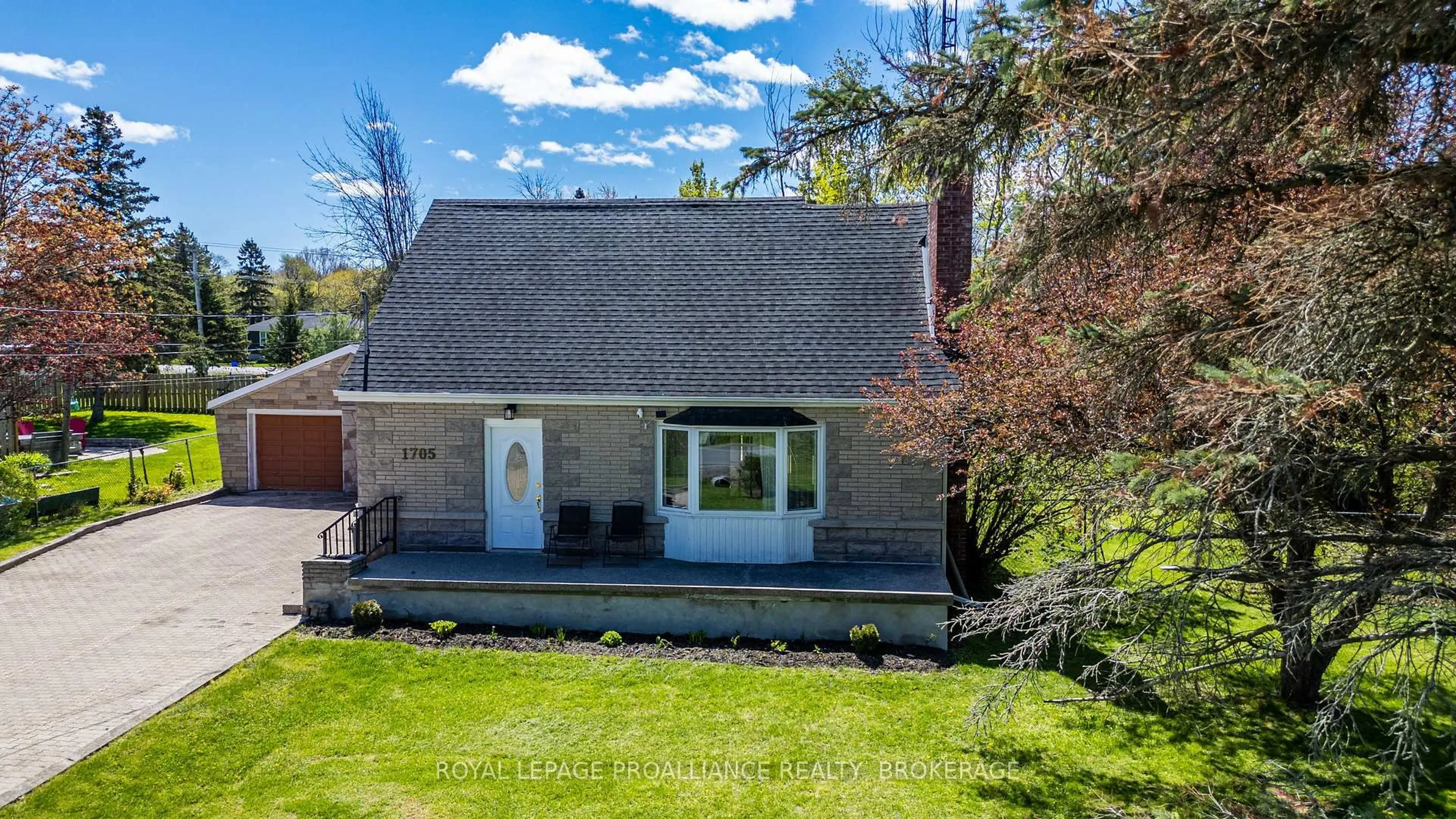 A pic from outside/outdoor area/front of a property/back of a property/a pic from drone, street for 1705 Marian Cres, Kingston Ontario K7L 4V3