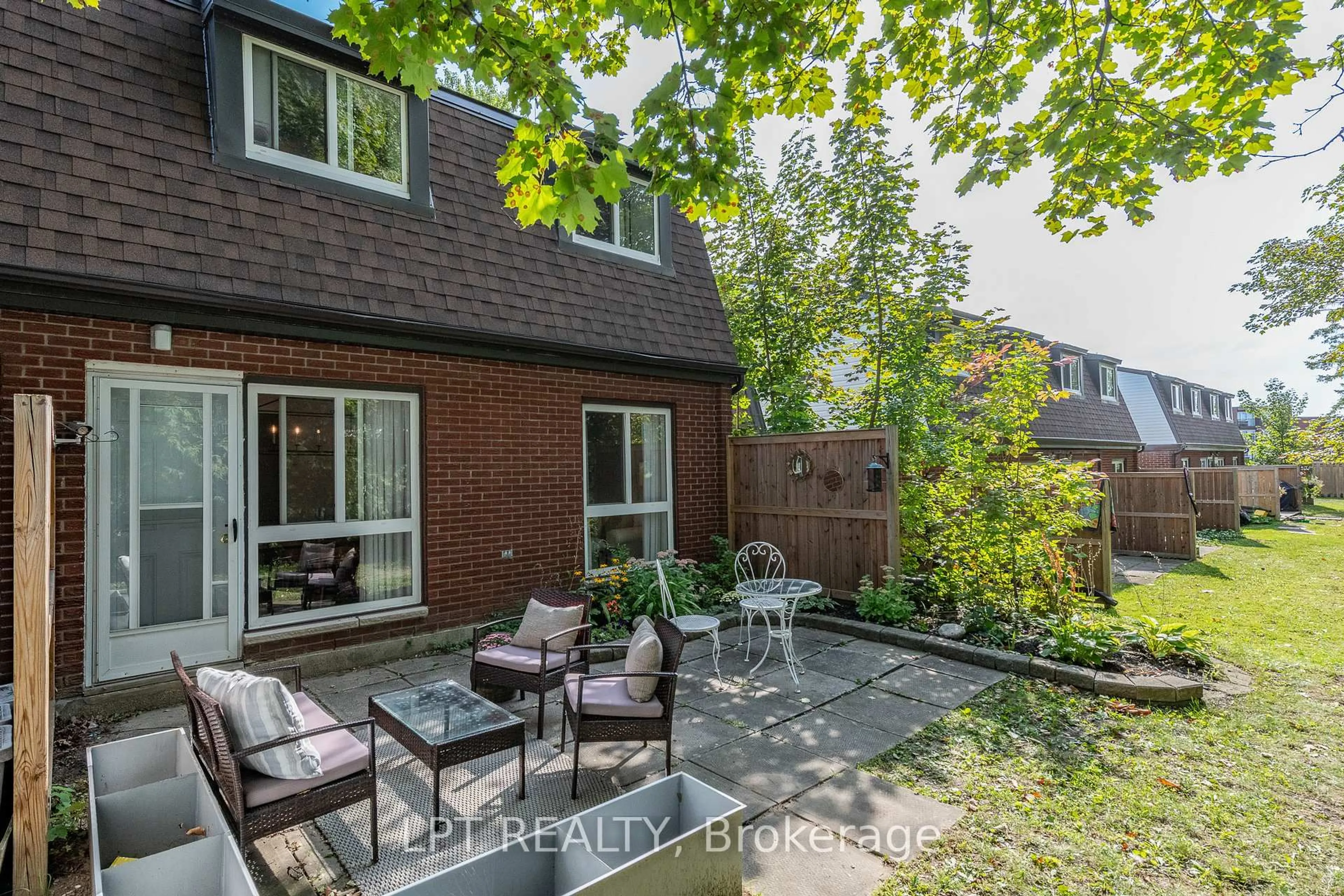 Patio, street for 2080 OGILVIE Rd #7J, Ottawa Ontario K1J 7N8
