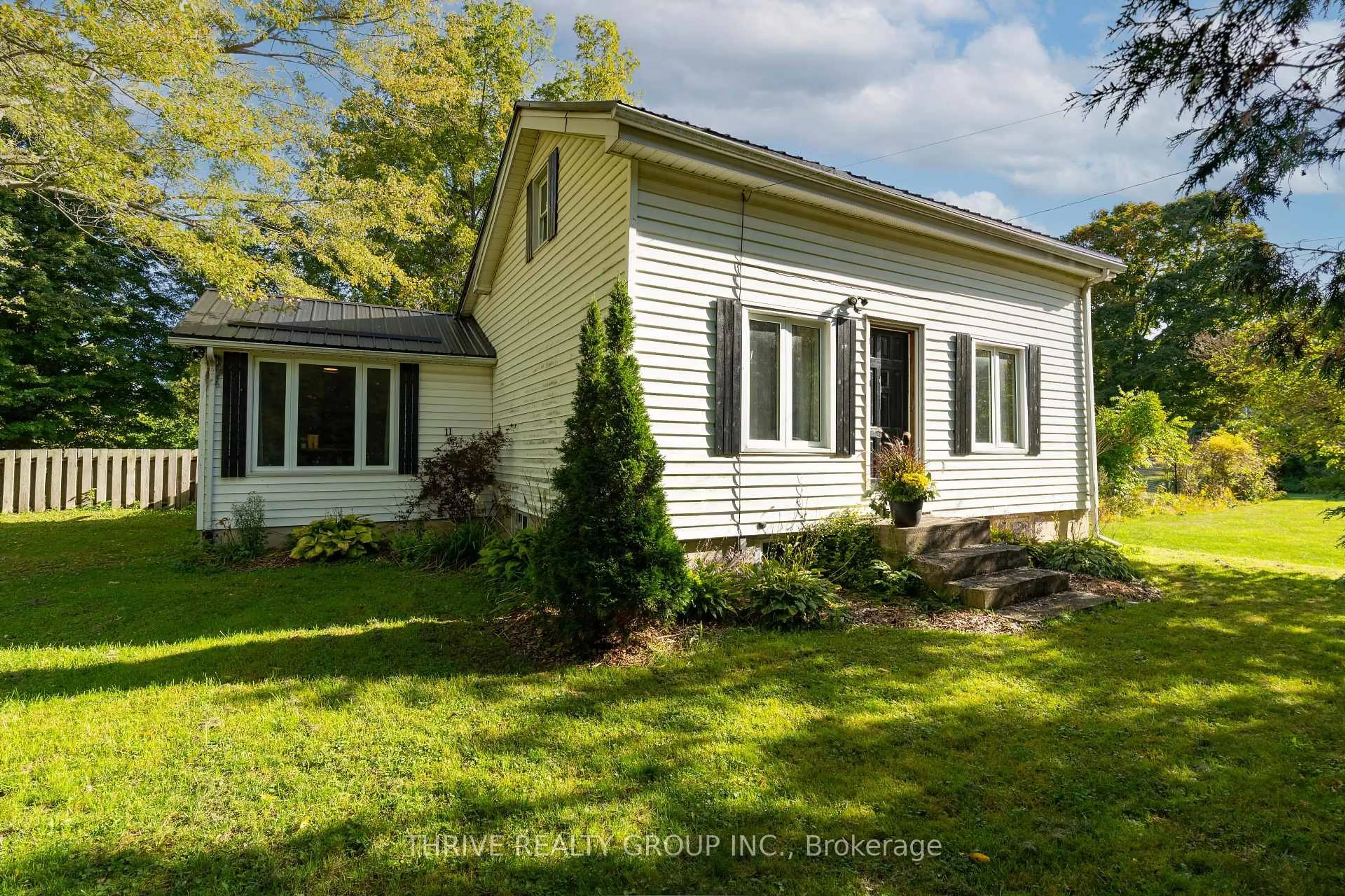 Home with vinyl exterior material, unknown for 11 King St, Bayham Ontario N0J 1Z0