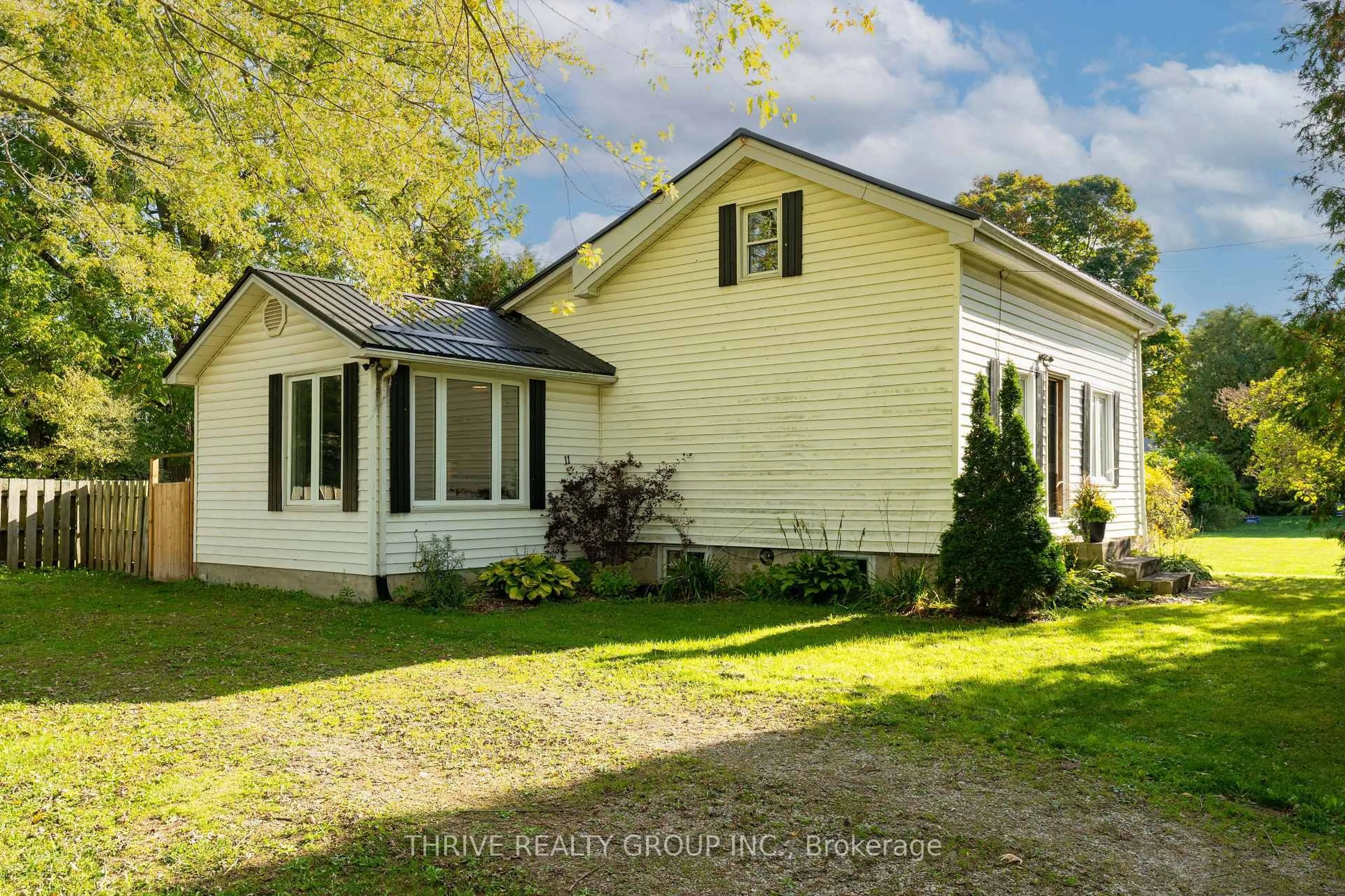A pic from outside/outdoor area/front of a property/back of a property/a pic from drone, unknown for 11 King St, Bayham Ontario N0J 1Z0