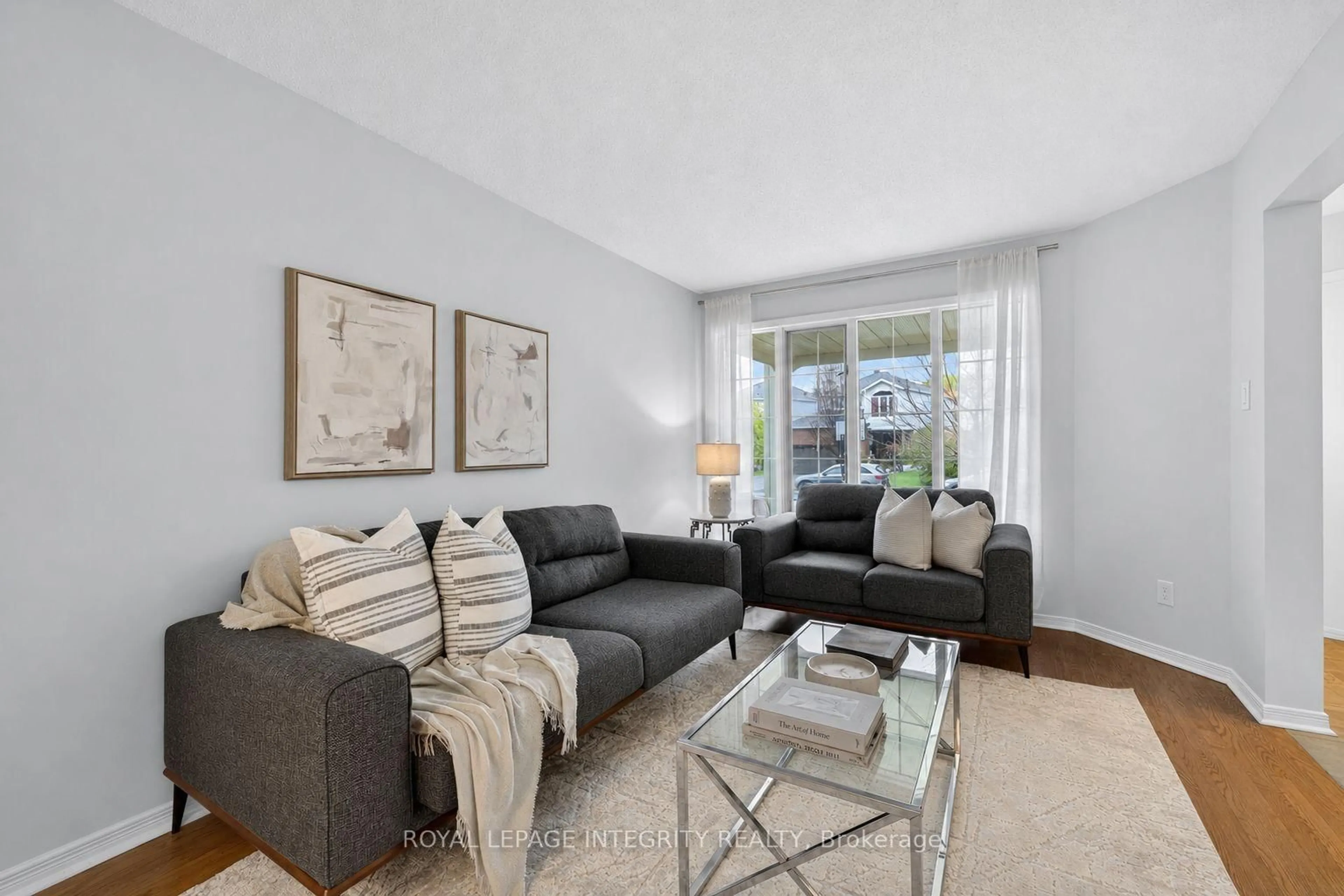 Living room with furniture, unknown for 896 Bideford St, Orleans Ontario K4A 2L9