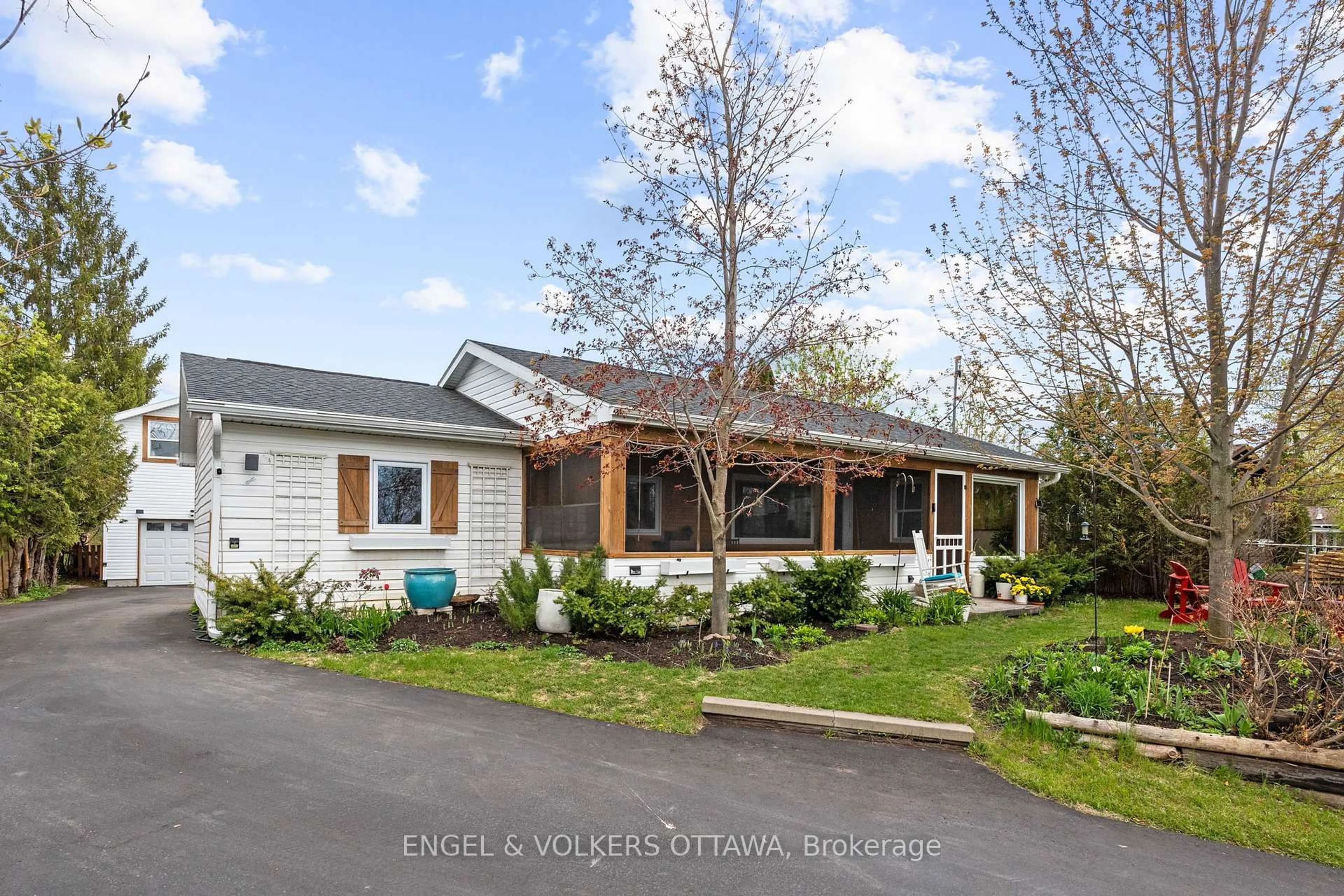 A pic from outside/outdoor area/front of a property/back of a property/a pic from drone, street for 187 Gardiner Shore Rd, Carleton Place Ontario K7C 0C4