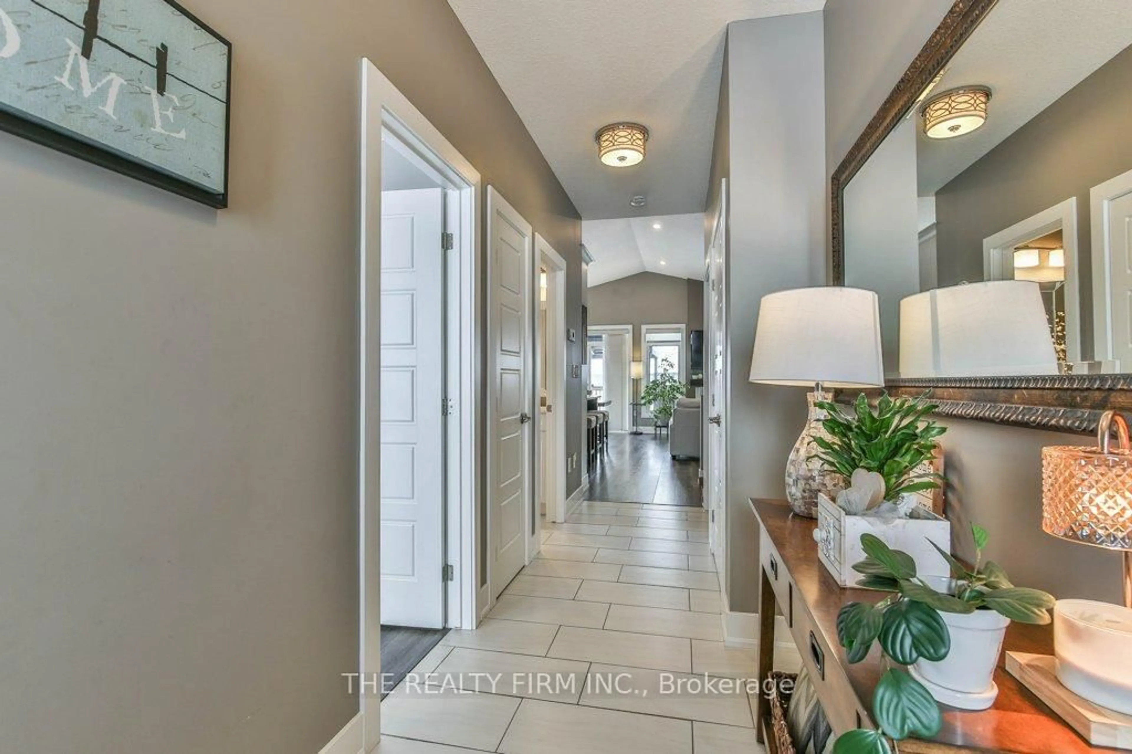 Indoor entryway for 59 Freeman Lane, Central Elgin Ontario N5P 0E5