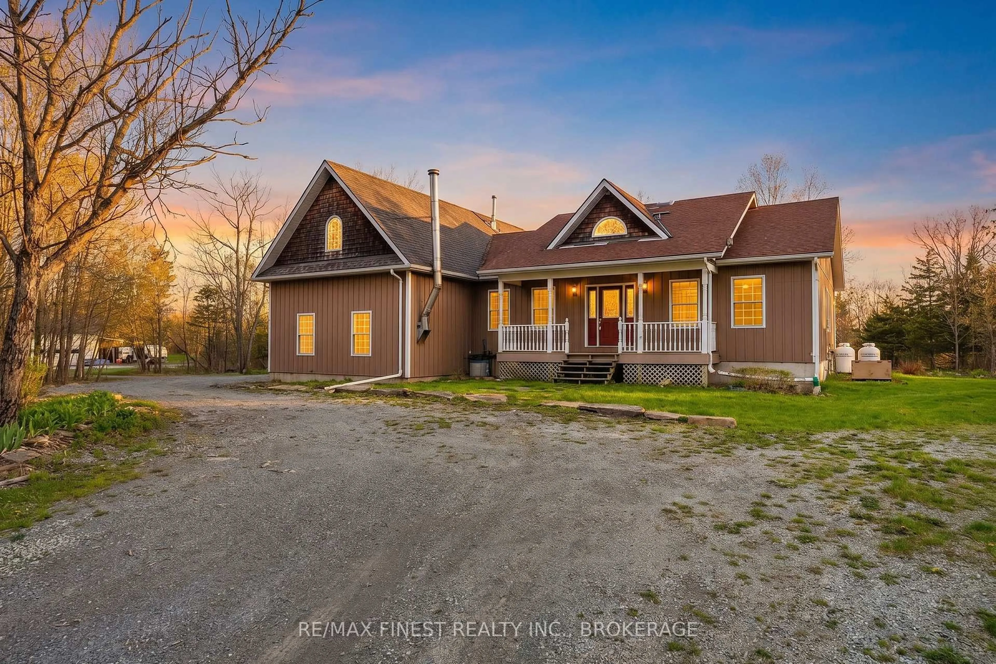 A pic from outside/outdoor area/front of a property/back of a property/a pic from drone, unknown for 2926 Lake Rd, Battersea Ontario K0H 1H0