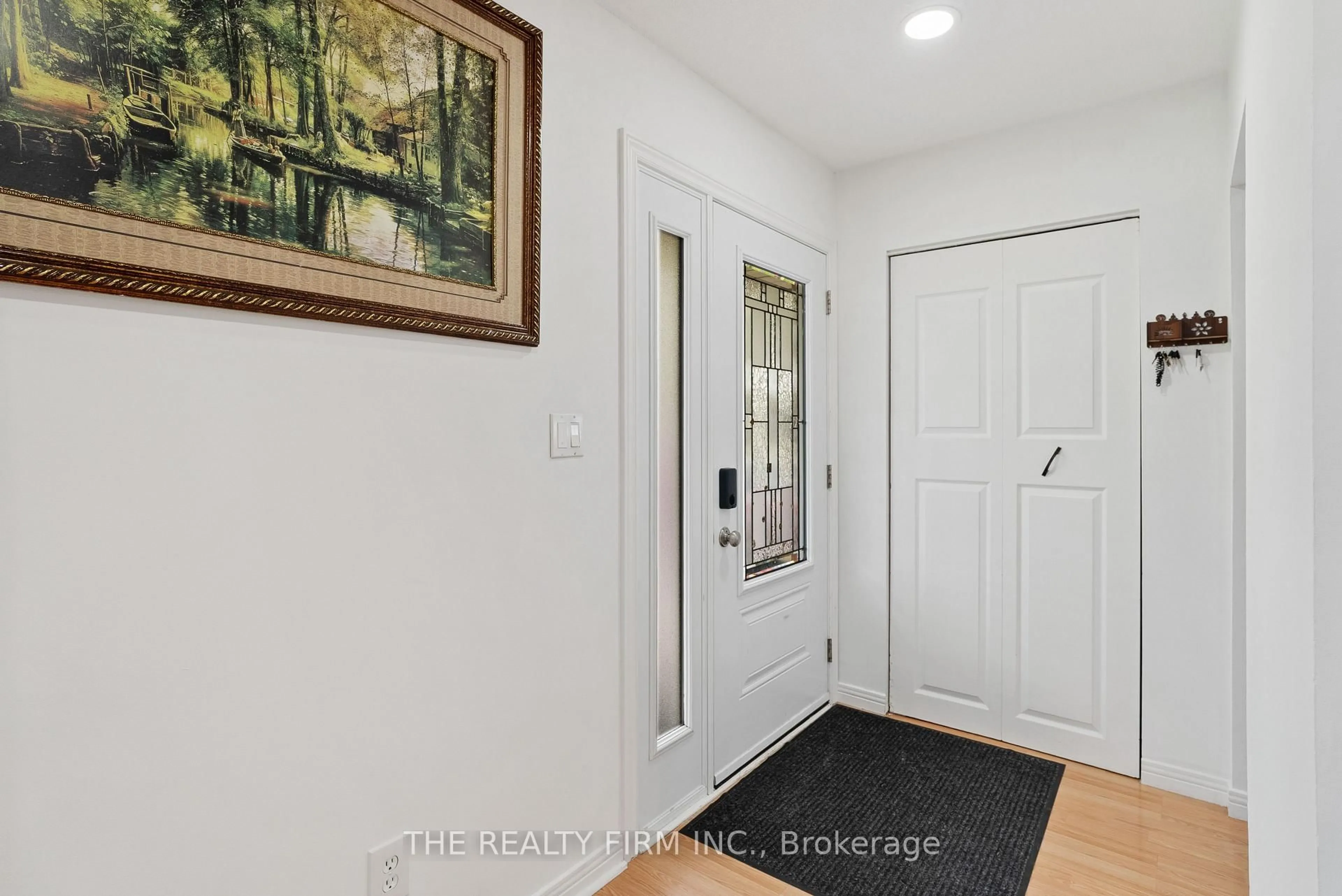 Indoor entryway for 192 East Park Dr, Woodstock Ontario N4S 3N2