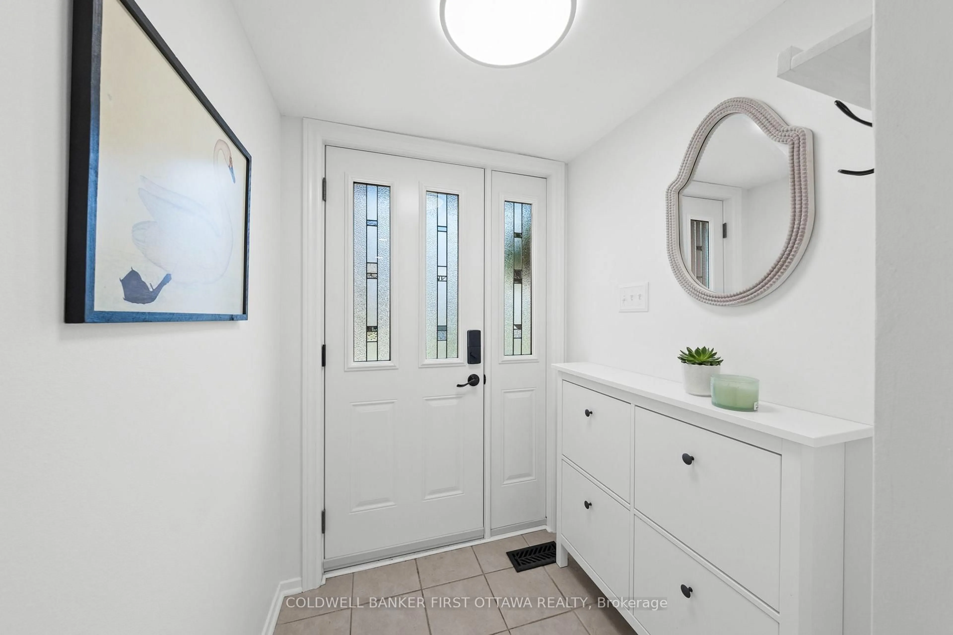 Indoor entryway for 34 Melville Dr, Ottawa Ontario K2J 2E9