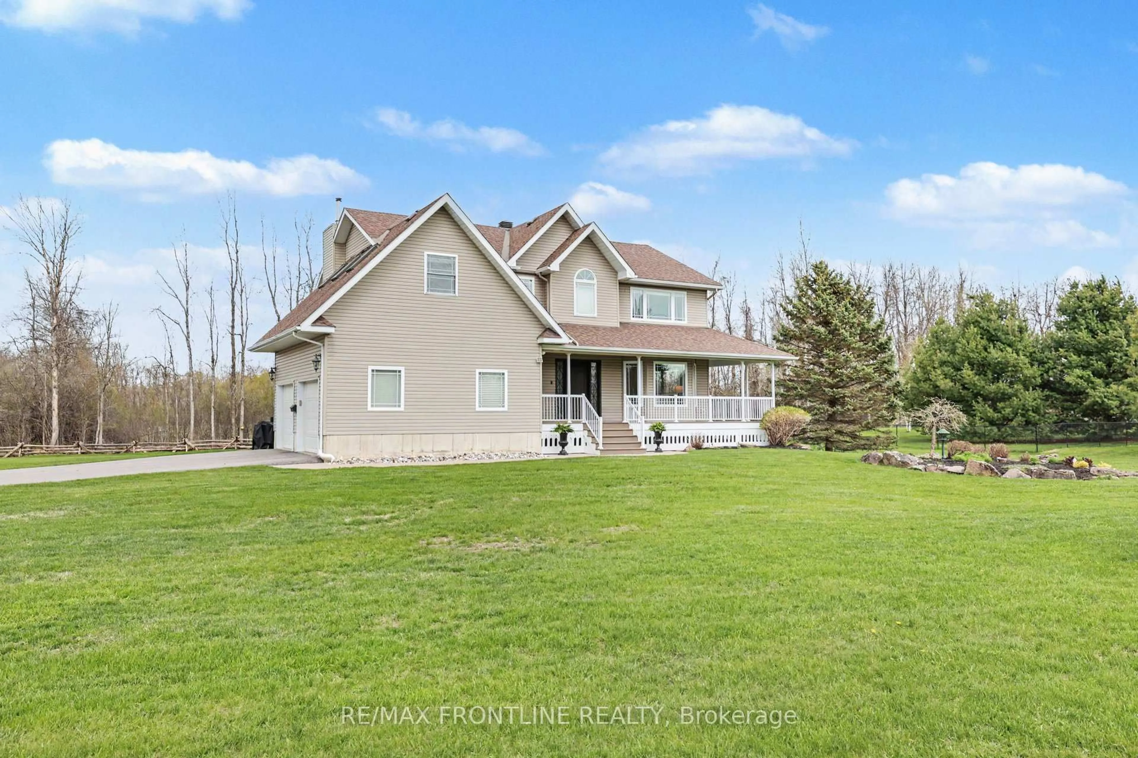 A pic from outside/outdoor area/front of a property/back of a property/a pic from drone, unknown for 146 Orchard Cres, Perth Ontario K7H 0C6