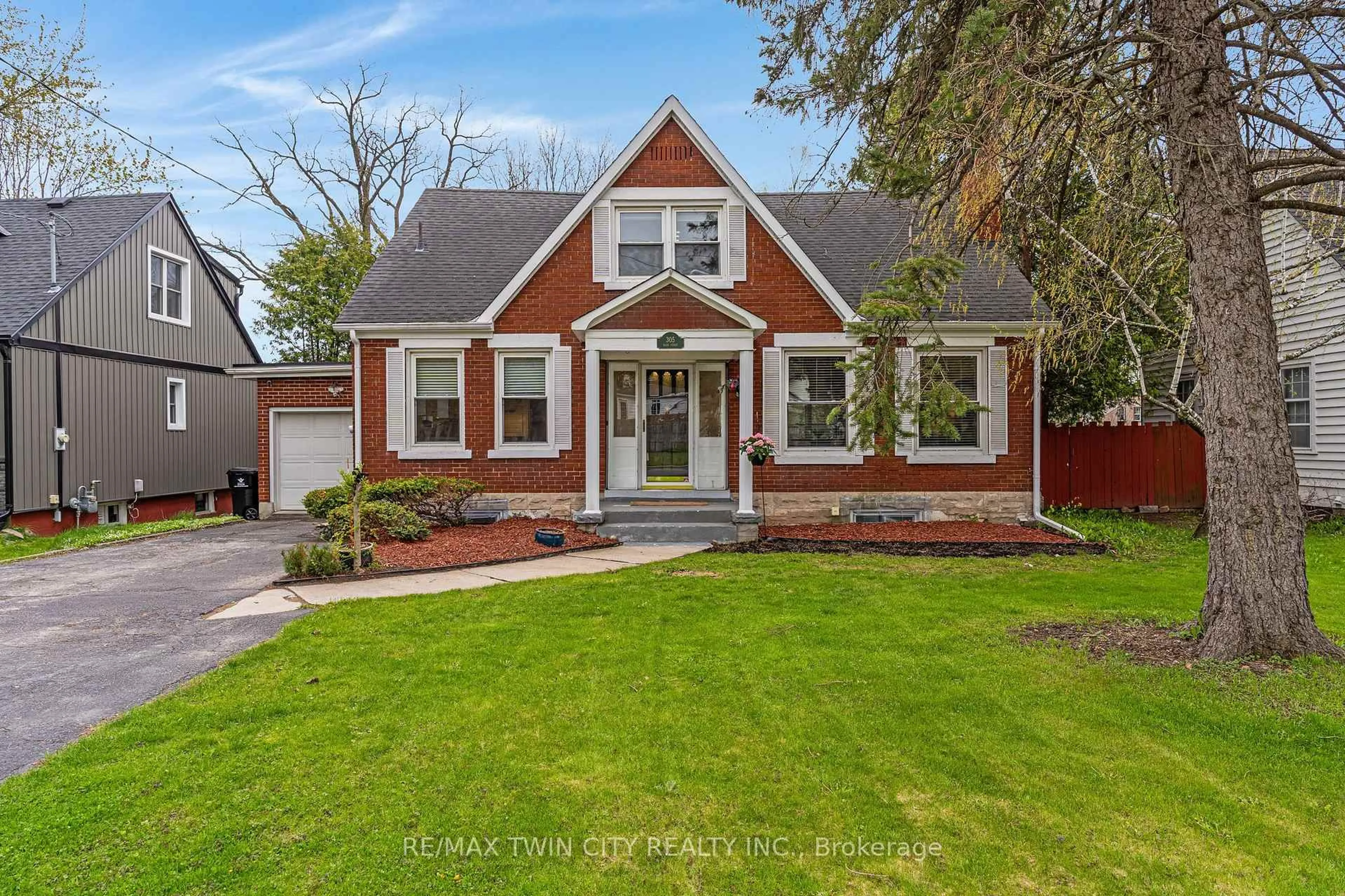 Home with brick exterior material, street for 305 Main St, Cambridge Ontario N1R 1Y2