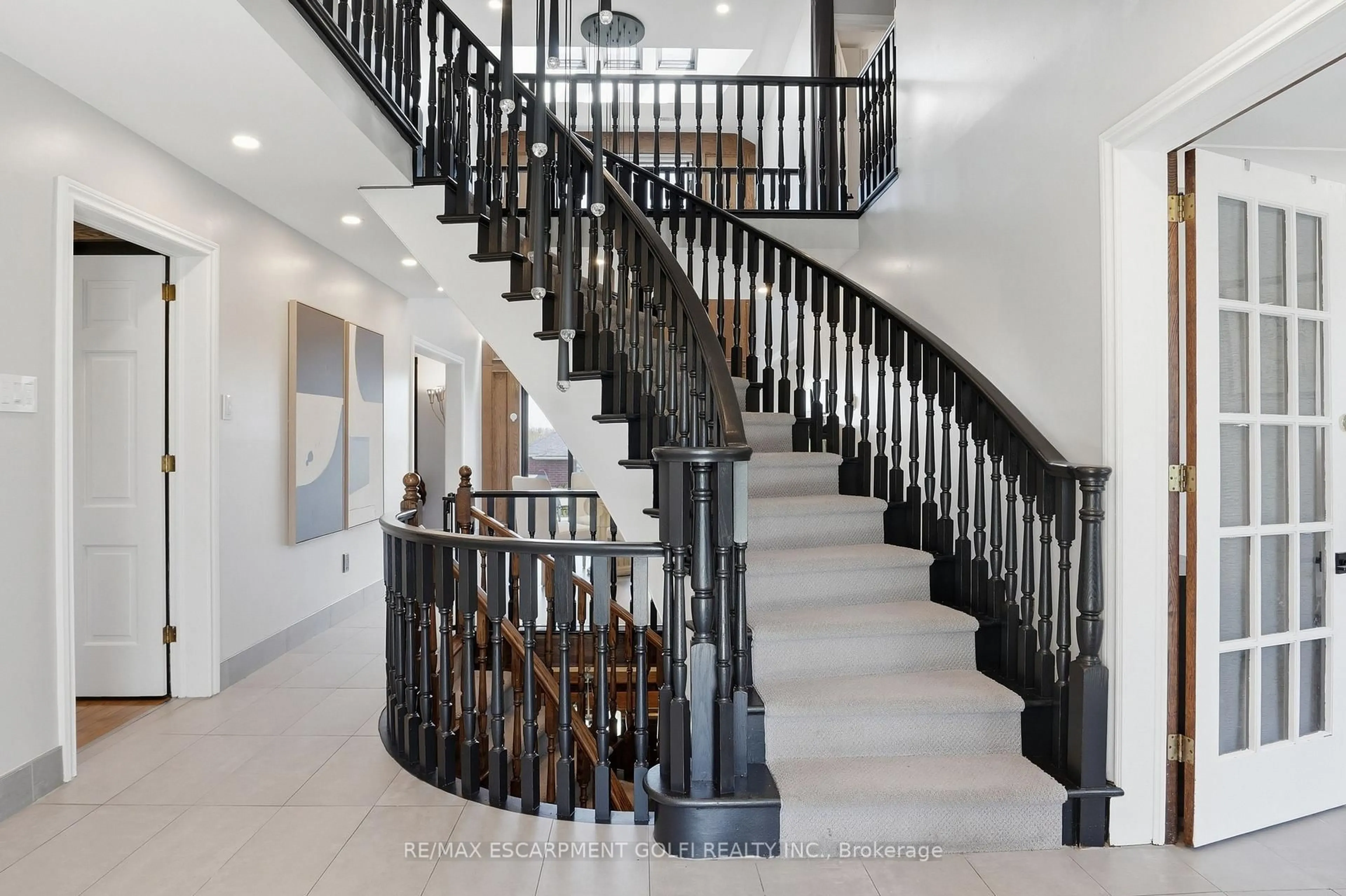 Stairs for 176 ALBION FALLS Blvd, Hamilton Ontario L8W 1R6
