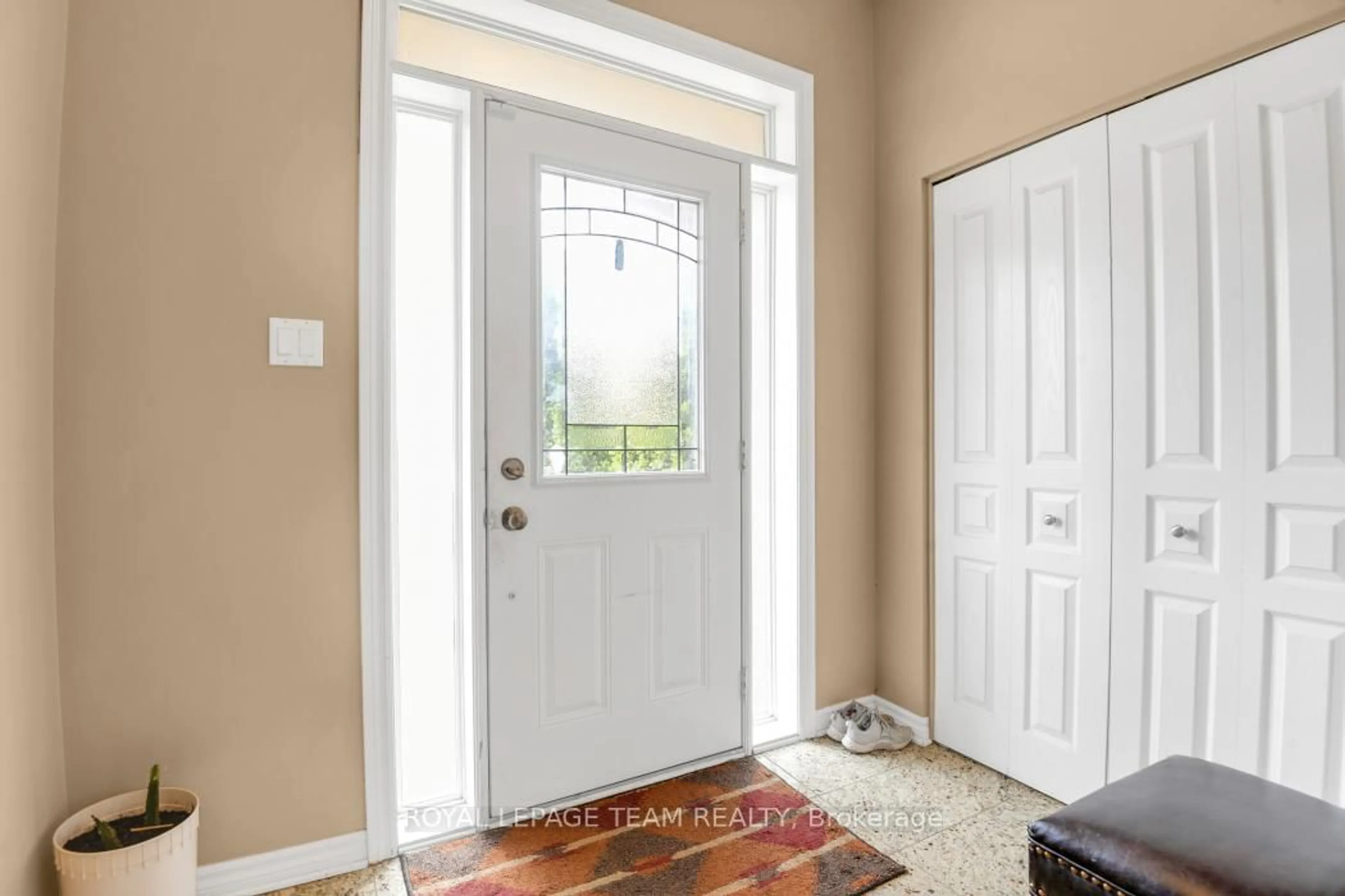 Indoor entryway for 217 Claridge Dr, Ottawa Ontario K2J 5V8