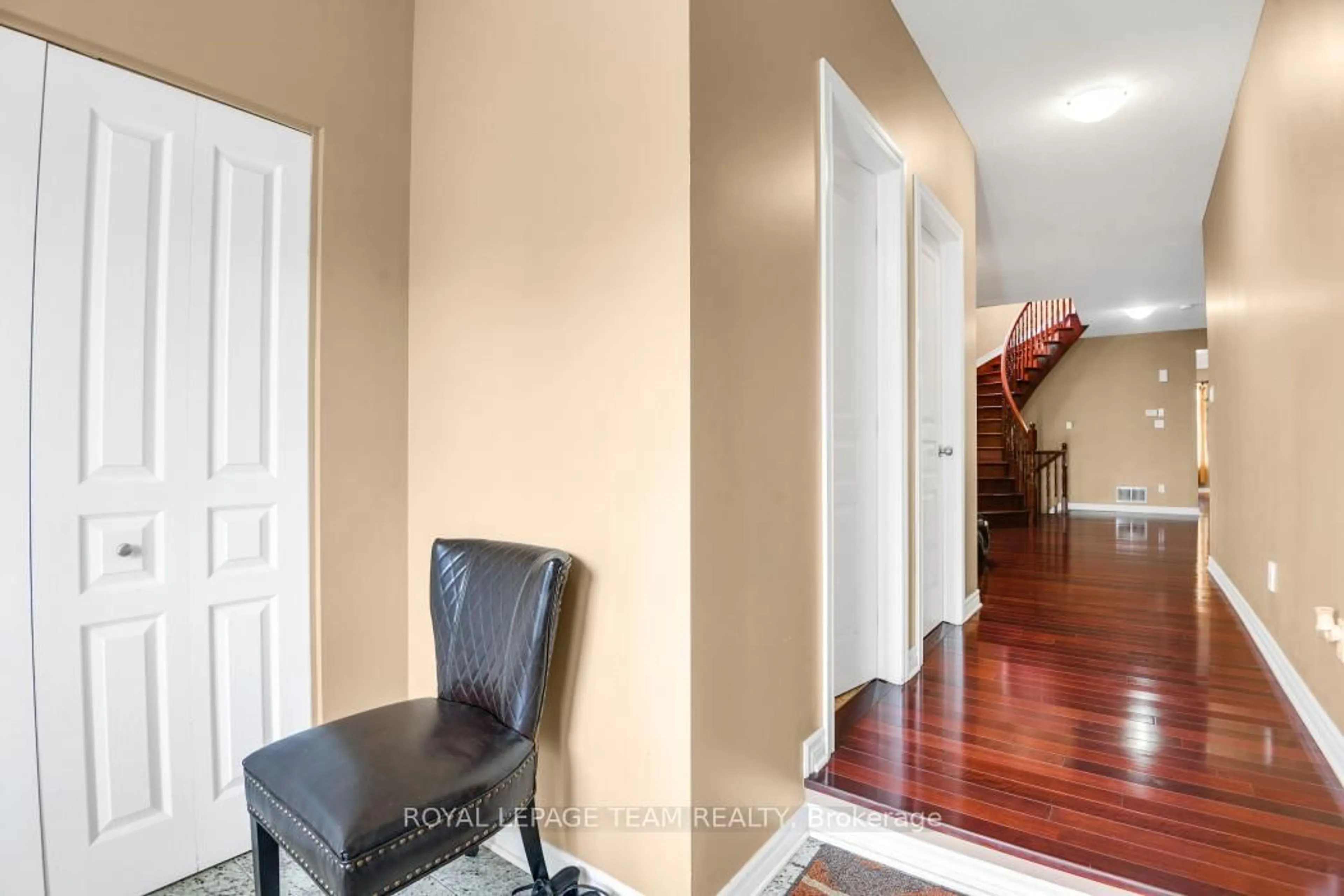 Indoor entryway for 217 Claridge Dr, Ottawa Ontario K2J 5V8