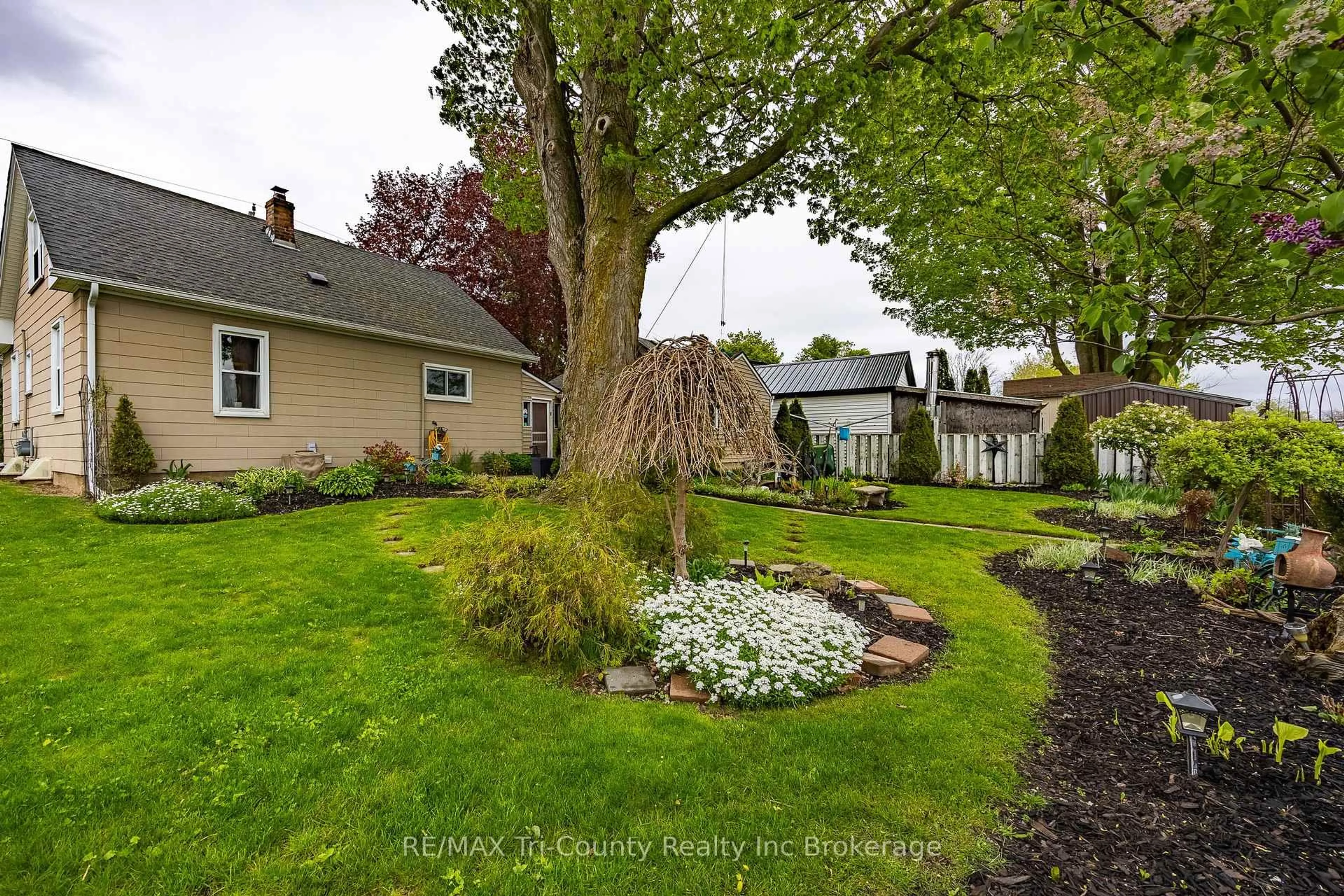 Unknown for 23 Pine St, Tillsonburg Ontario N4G 1L5