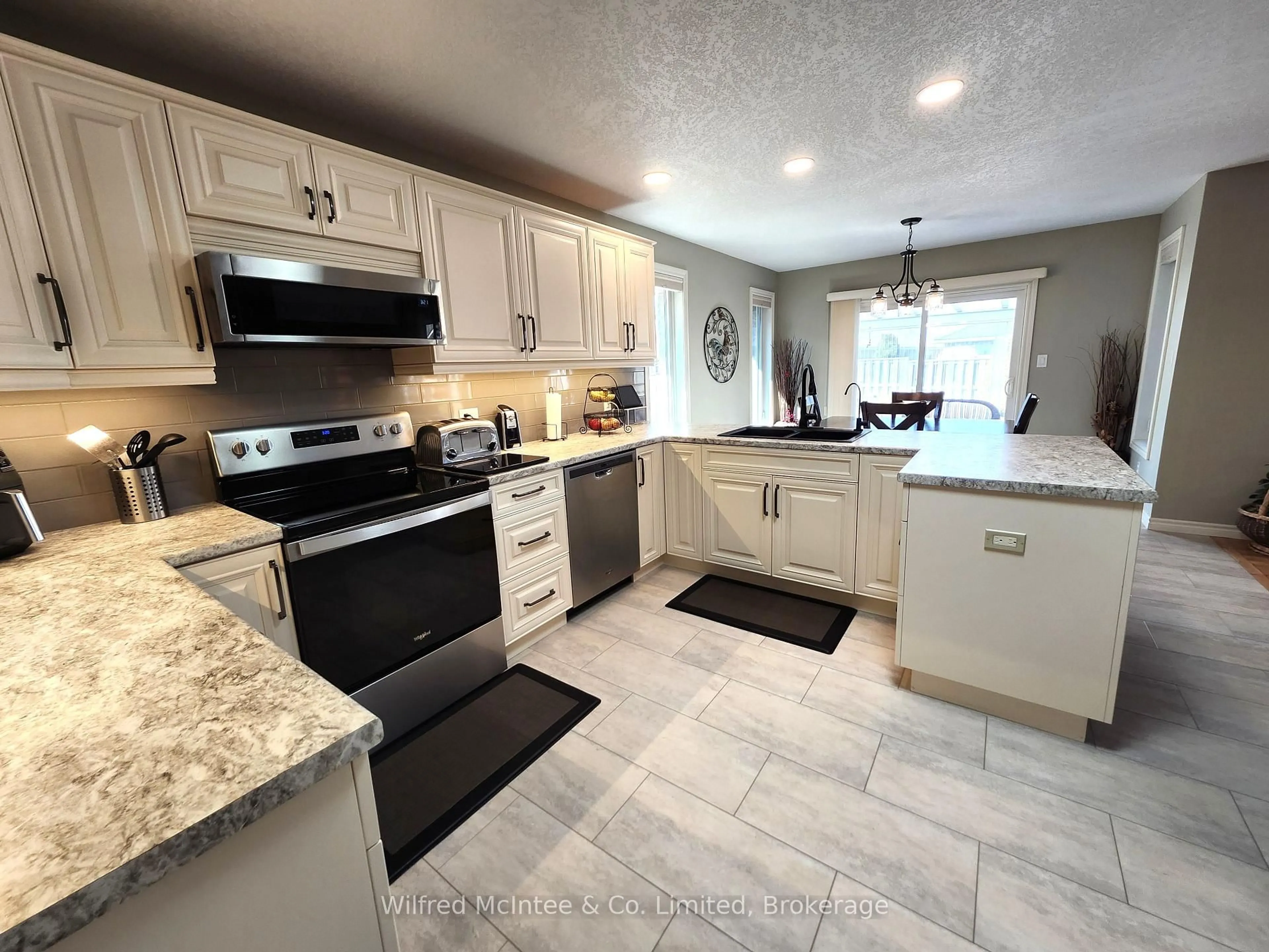 Open concept kitchen, ceramic/tile floor for 230 4TH STREET Cres, Hanover Ontario N4N 3S2