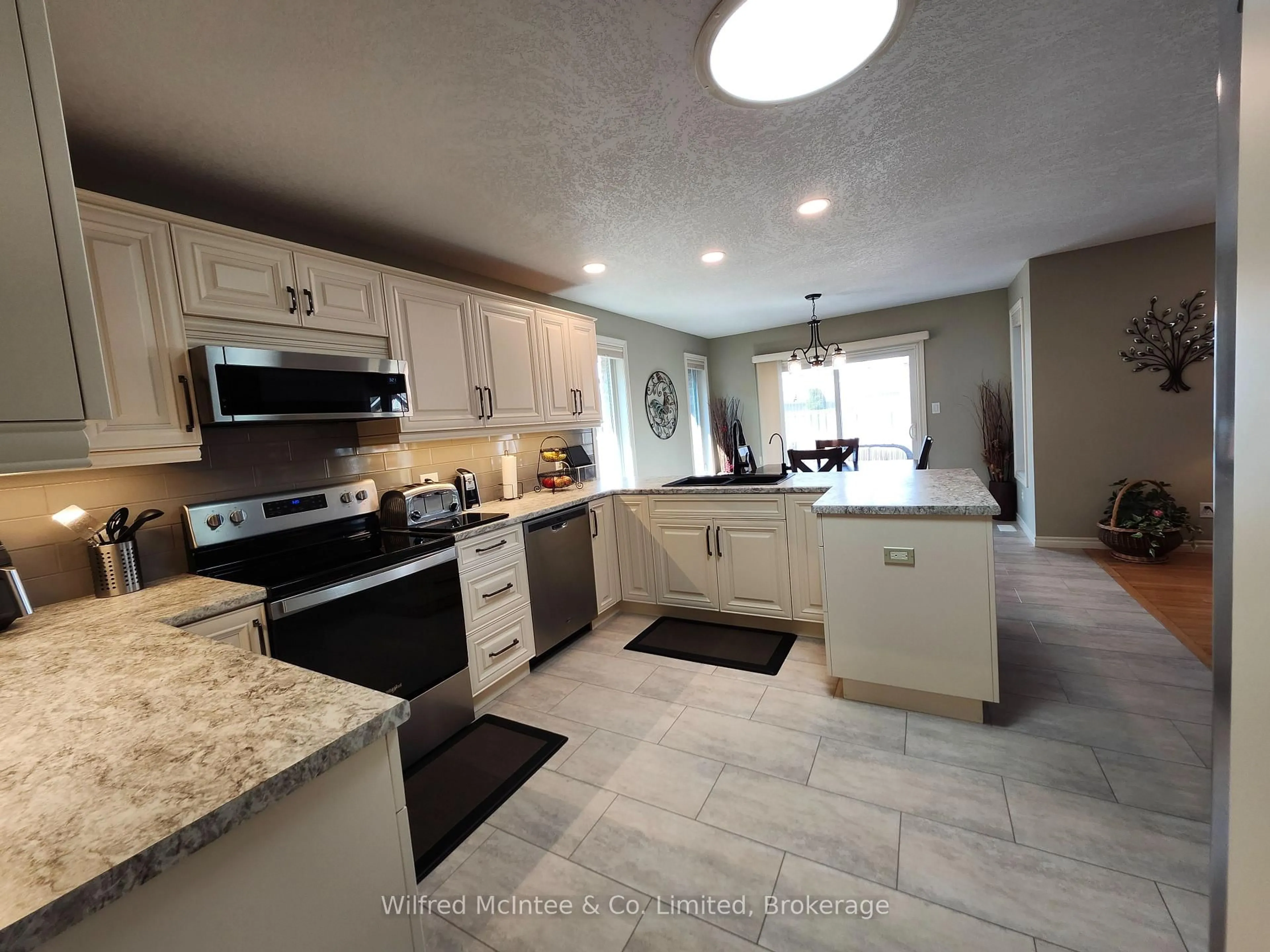 Open concept kitchen, ceramic/tile floor for 230 4TH STREET Cres, Hanover Ontario N4N 3S2