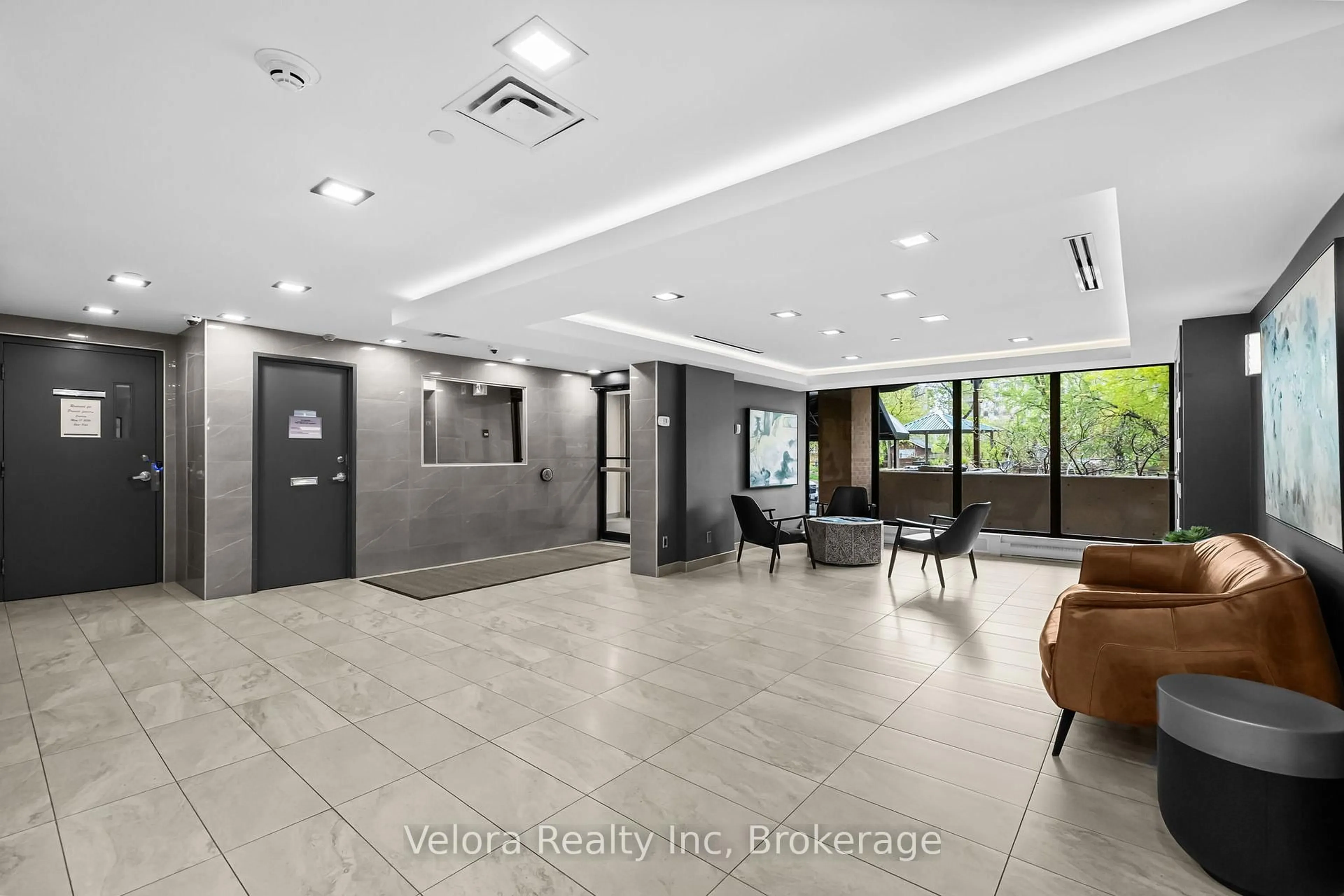 Lobby for 556 Laurier Ave #1604, Ottawa Ontario K1R 7X2