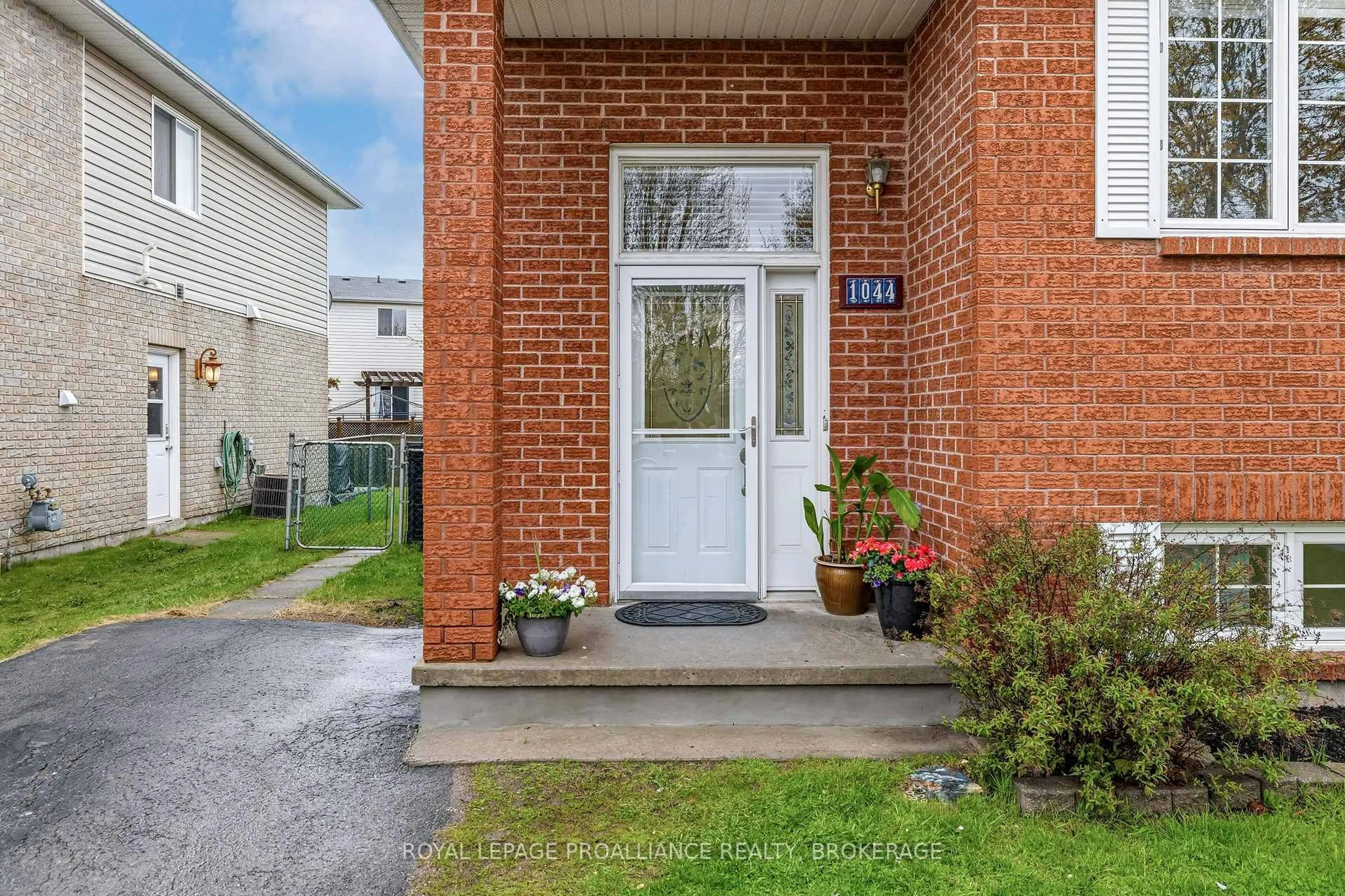 Unknown for 1044 Waterbury Cres, Kingston Ontario K7M 8V5
