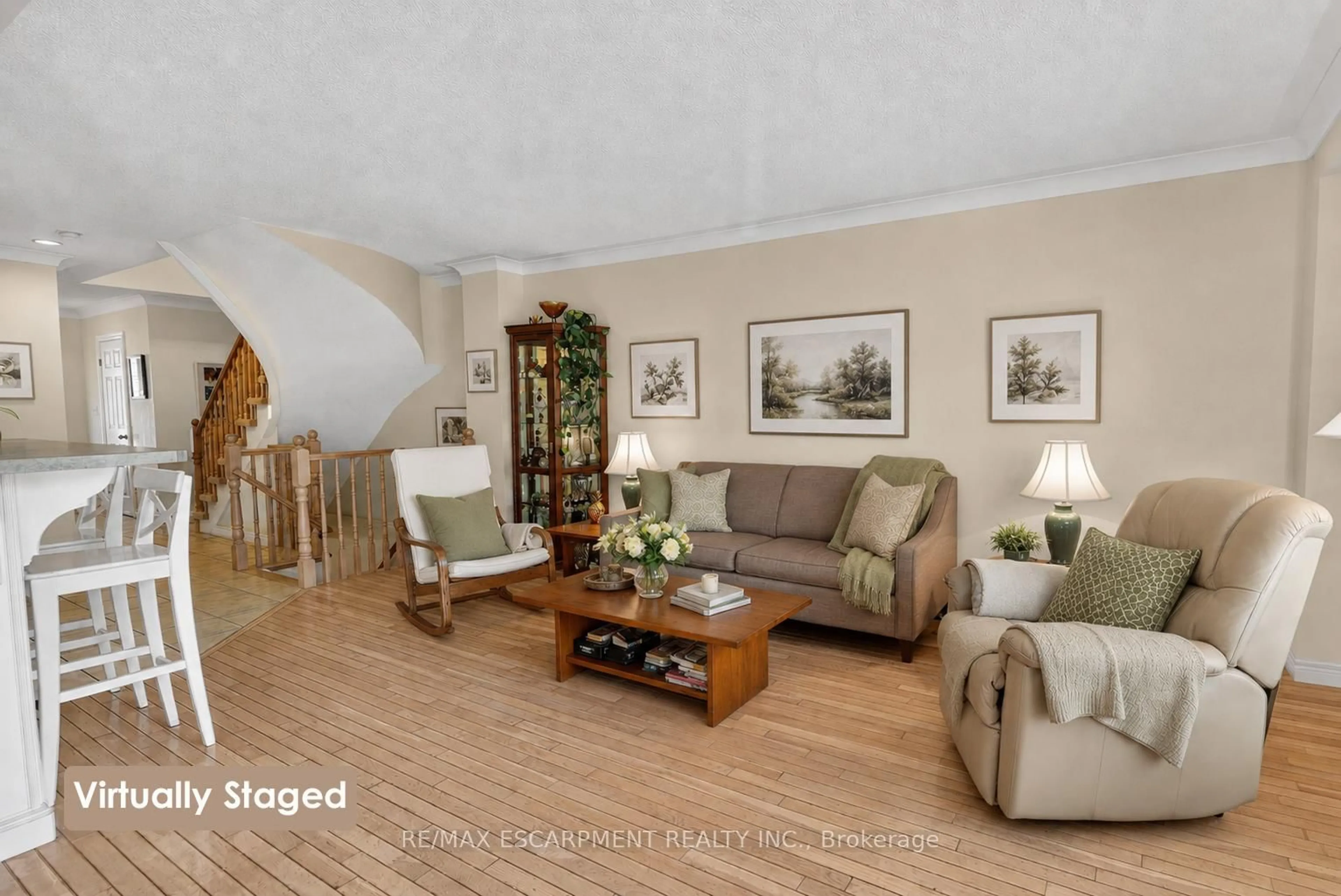 Living room with furniture, unknown for 7 Elderberry Ave, Grimsby Ontario L3M 5M9