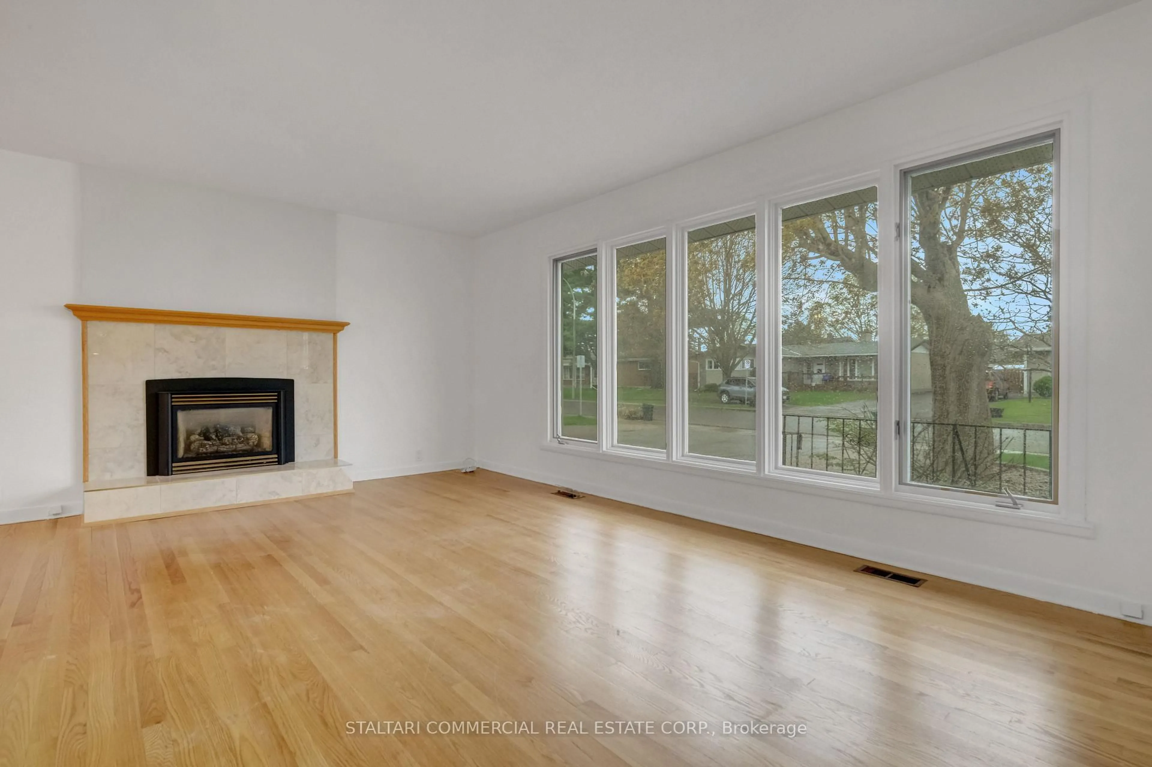 A pic of a room for 1156 Deer Park Rd, Ottawa Ontario K2E 6H3