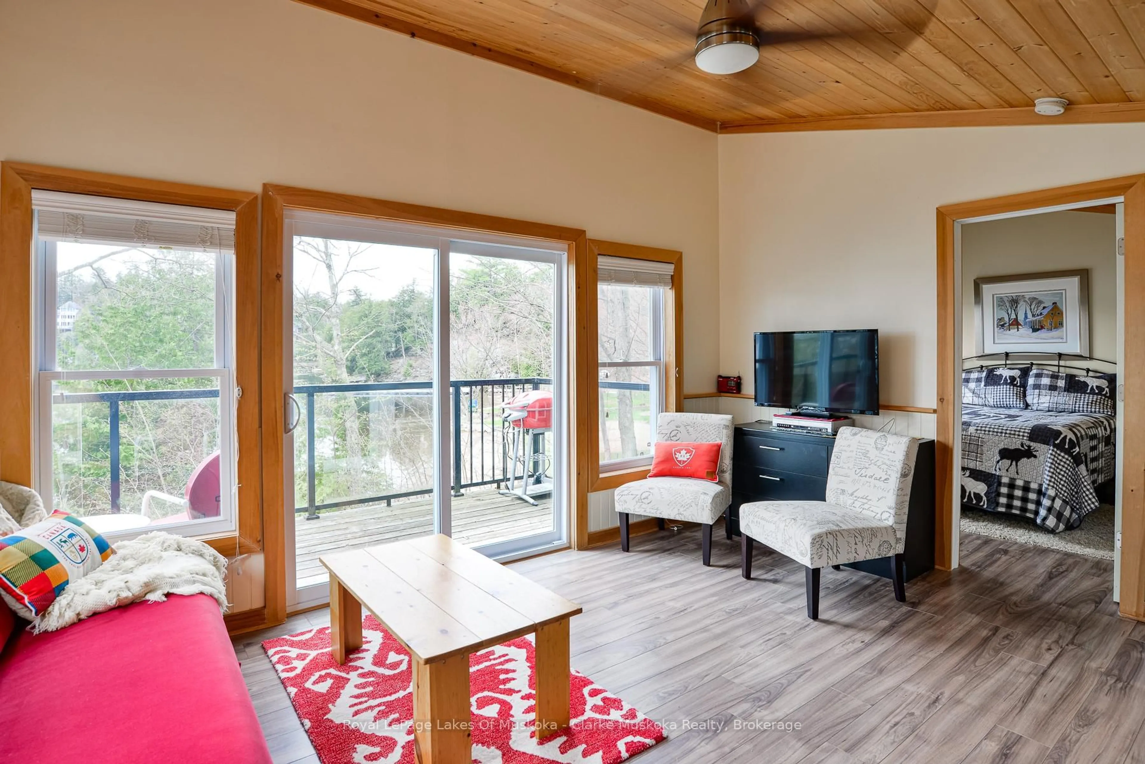 Living room with furniture, wood/laminate floor for 7 Silver Point Rd #7, Seguin Ontario P2A 2W8