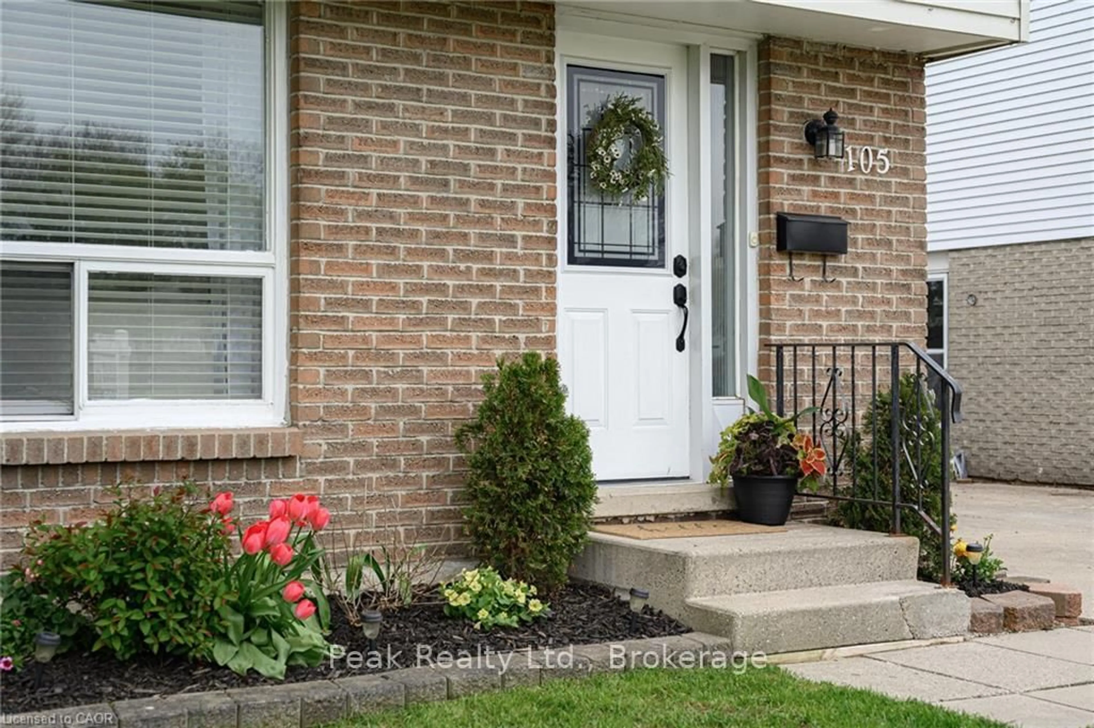 Indoor entryway for 105 Maple Ave, Stratford Ontario N5A 7G8