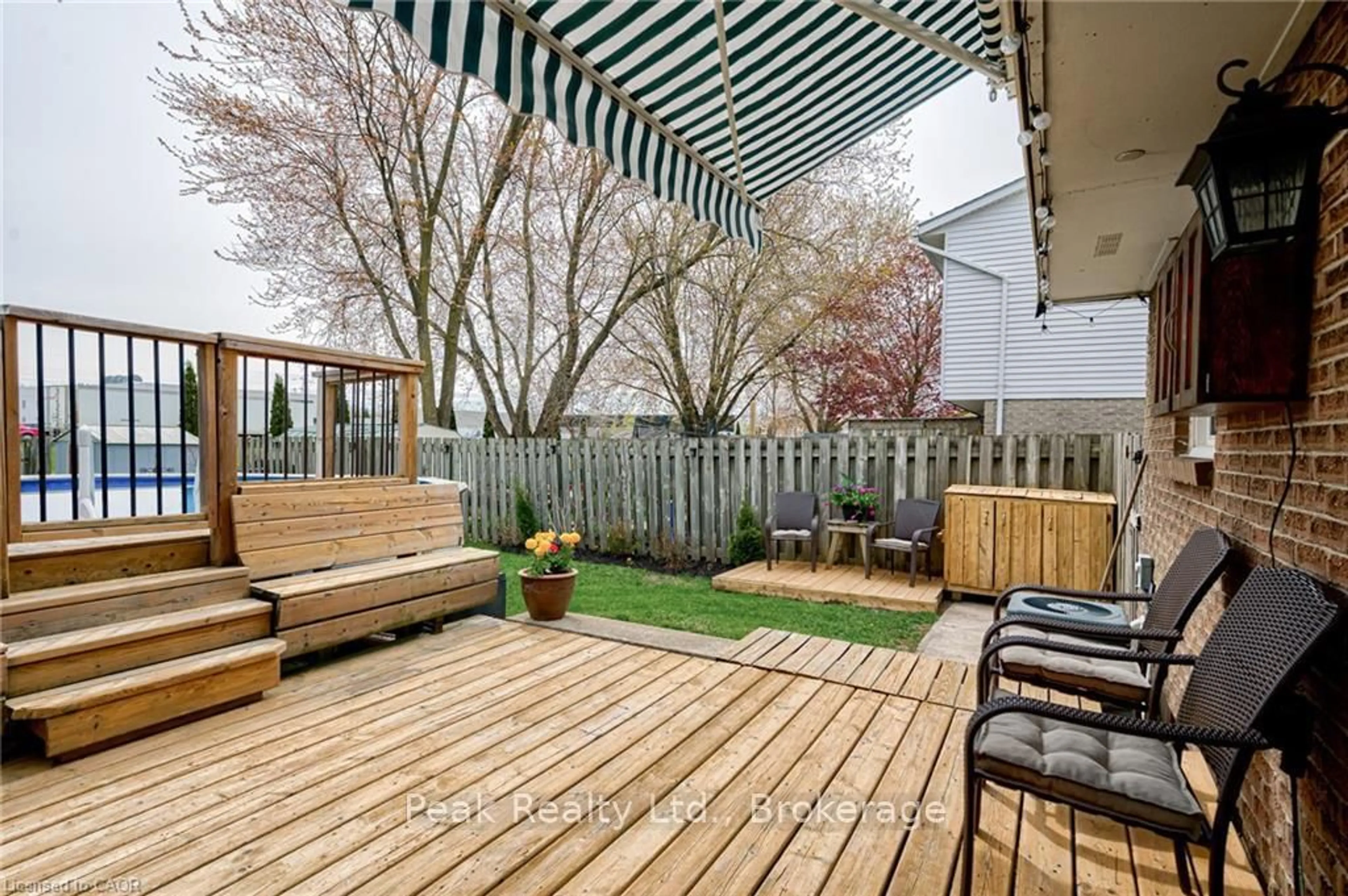 Patio, street for 105 Maple Ave, Stratford Ontario N5A 7G8