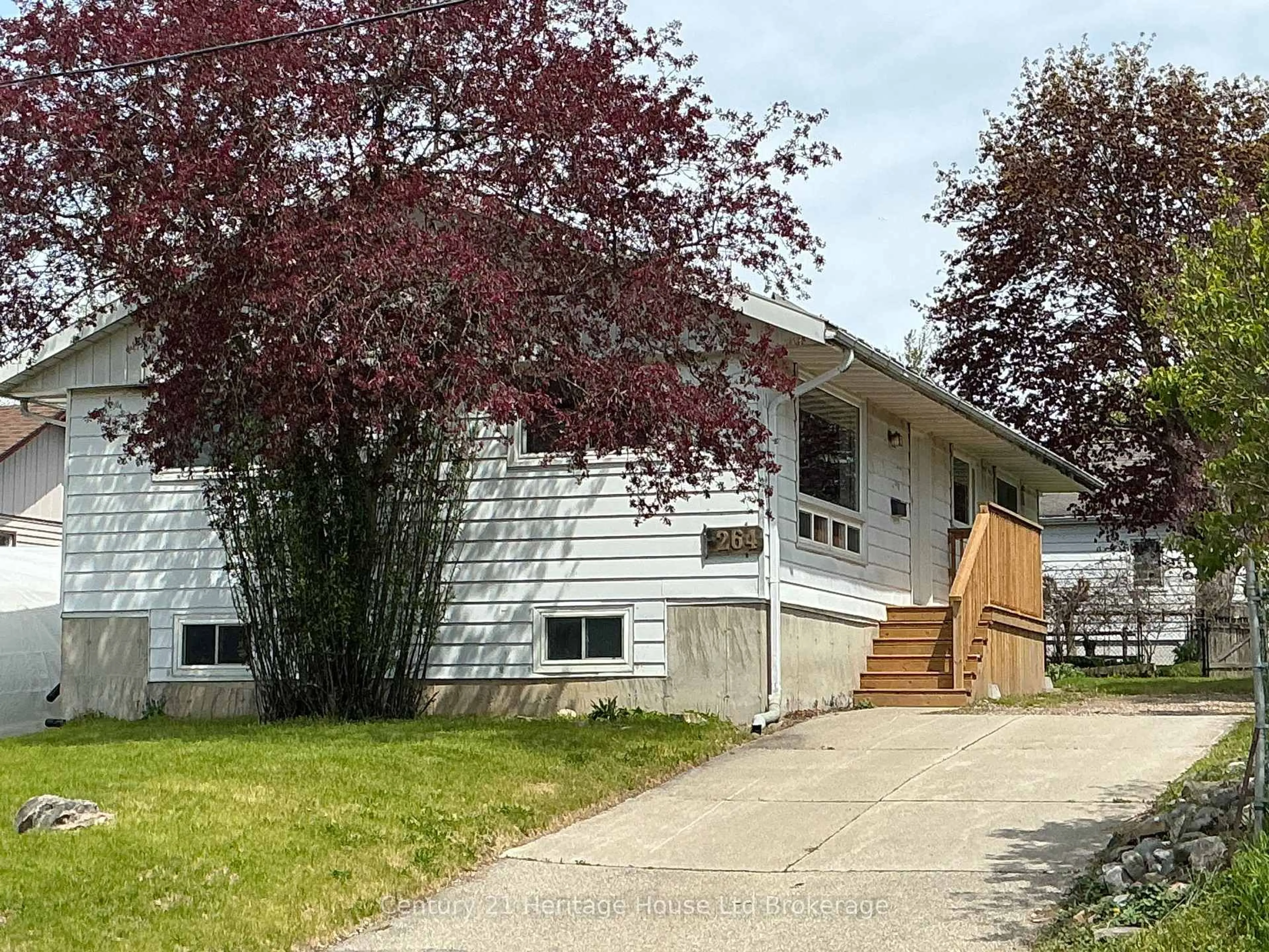Home with vinyl exterior material, street for 264 Skye St, Ingersoll Ontario N5C 2R4