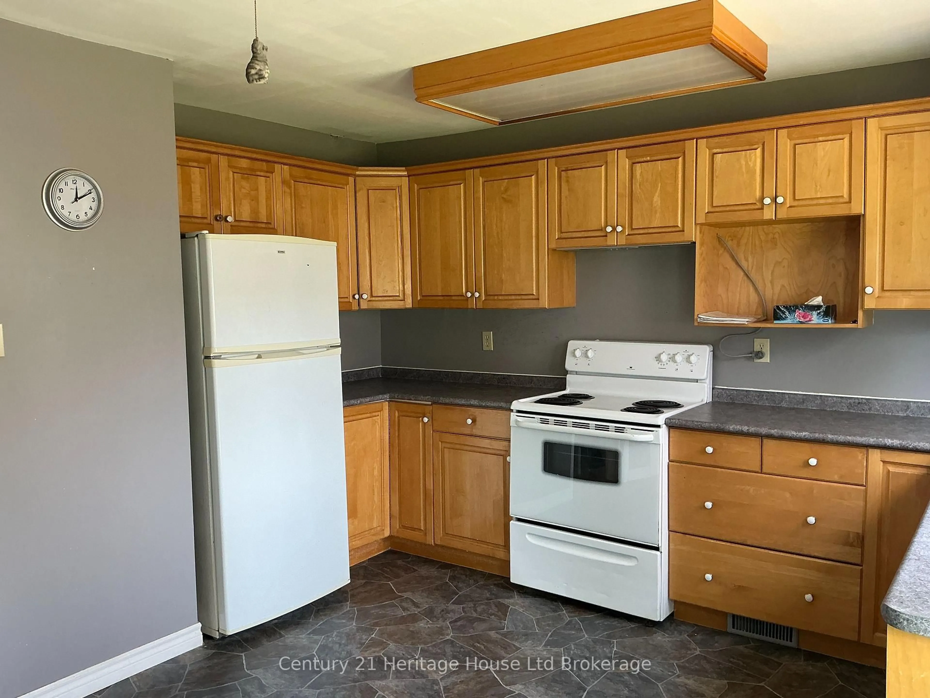 Standard kitchen, unknown for 264 Skye St, Ingersoll Ontario N5C 2R4