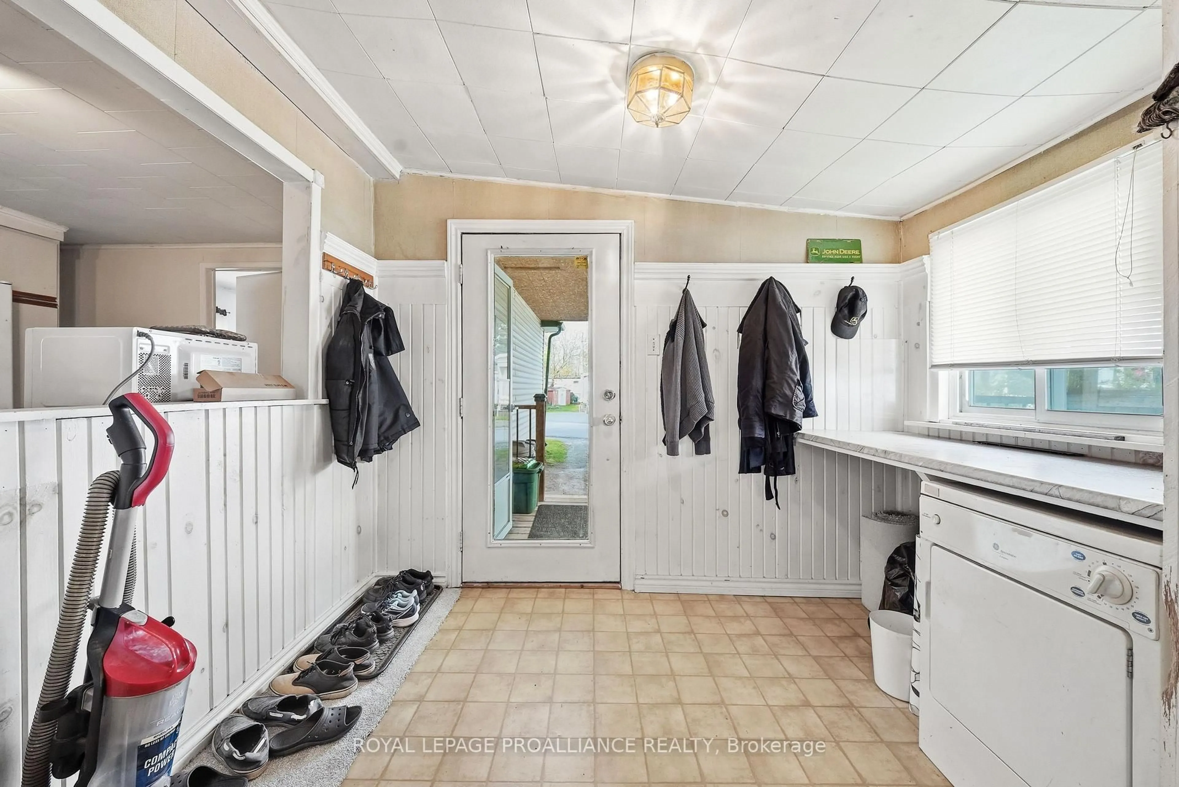 Laundry room for 39-63 Whites Rd, Quinte West Ontario K8V 5P5
