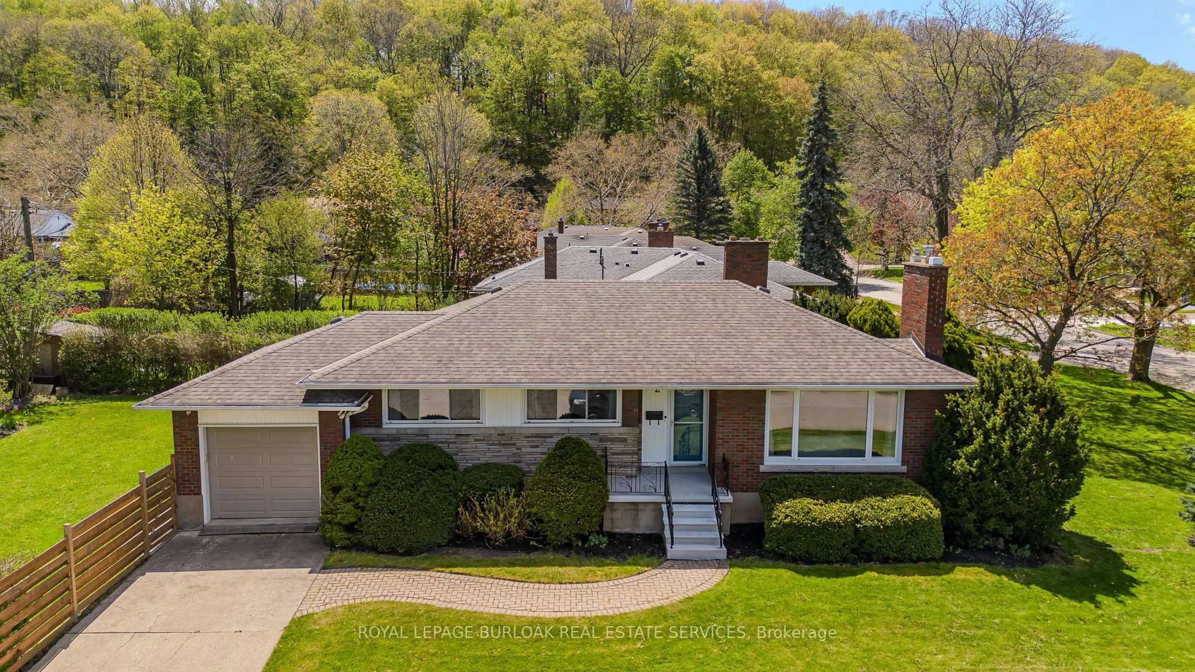 A pic from outside/outdoor area/front of a property/back of a property/a pic from drone, street for 2 Glenbarr Rd, St. Catharines Ontario L2T 1Y1