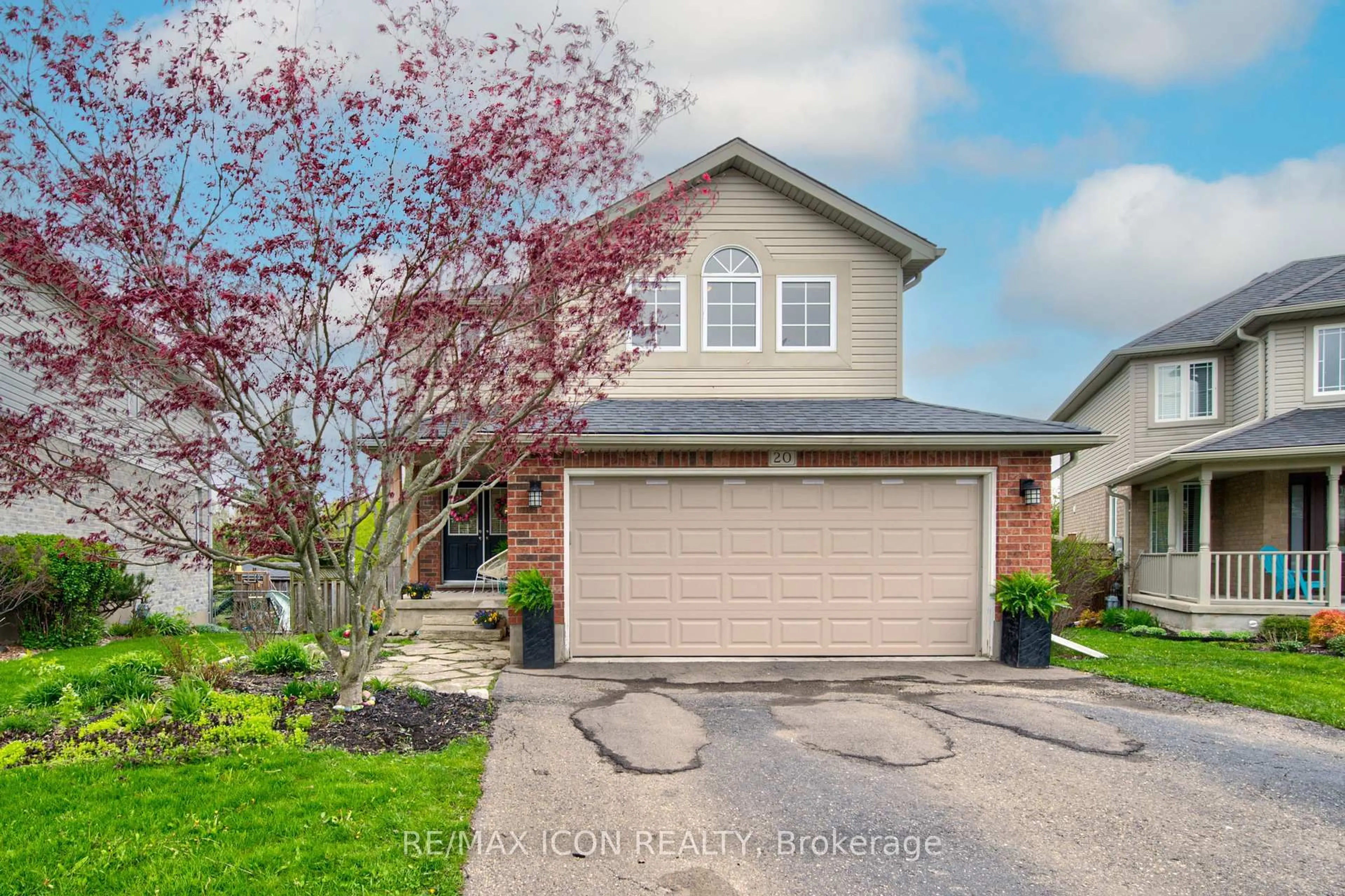 Home with vinyl exterior material, street for 20 Stiefelmeyer Cres, Wilmot Ontario N3A 2L1