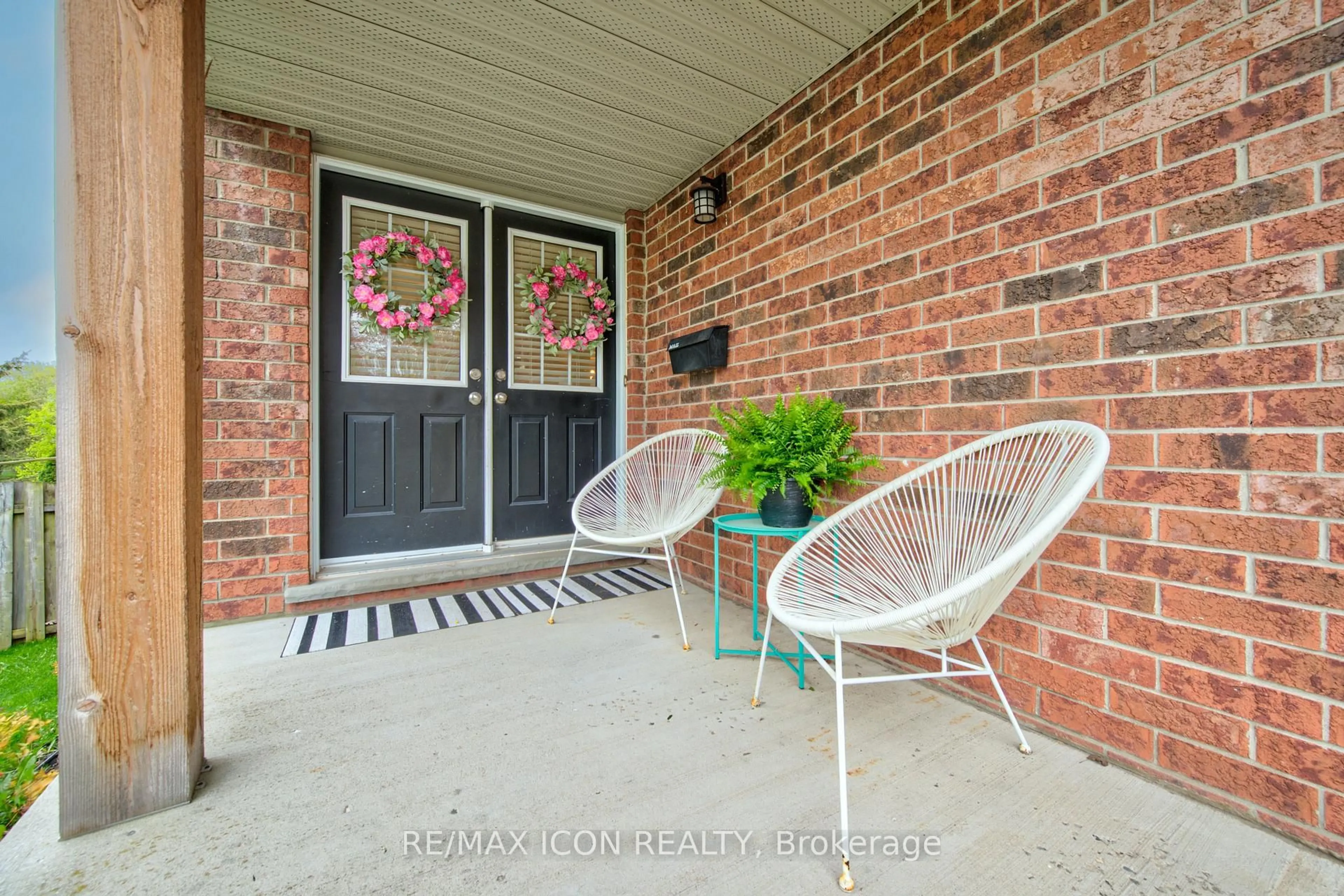 Indoor entryway for 20 Stiefelmeyer Cres, Wilmot Ontario N3A 2L1