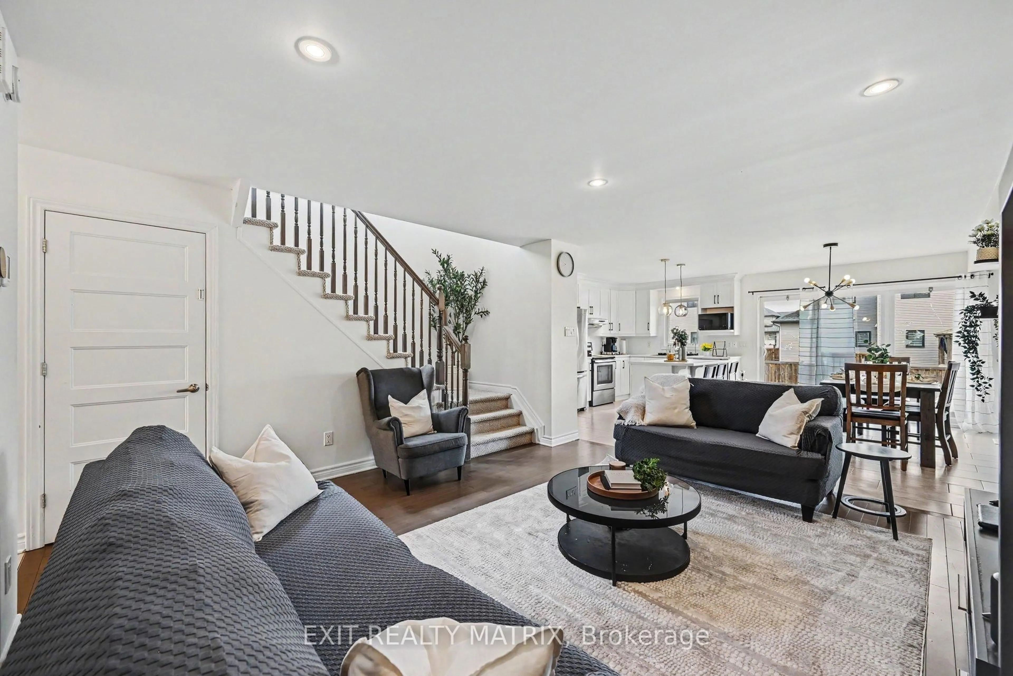 Living room with furniture, unknown for 234 Belfort St, Russell Ontario K0A 1W0