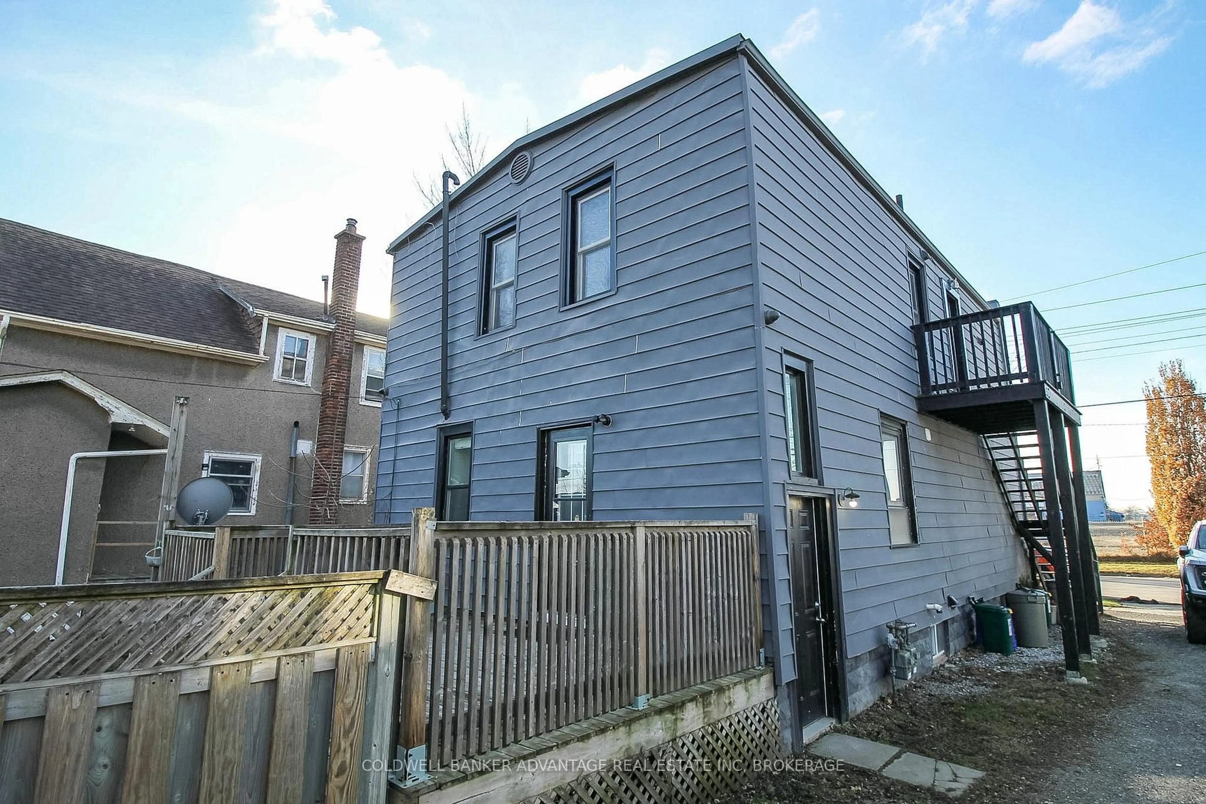 A pic from outside/outdoor area/front of a property/back of a property/a pic from drone, street for 123 Dain Ave, Welland Ontario L3B 3E5