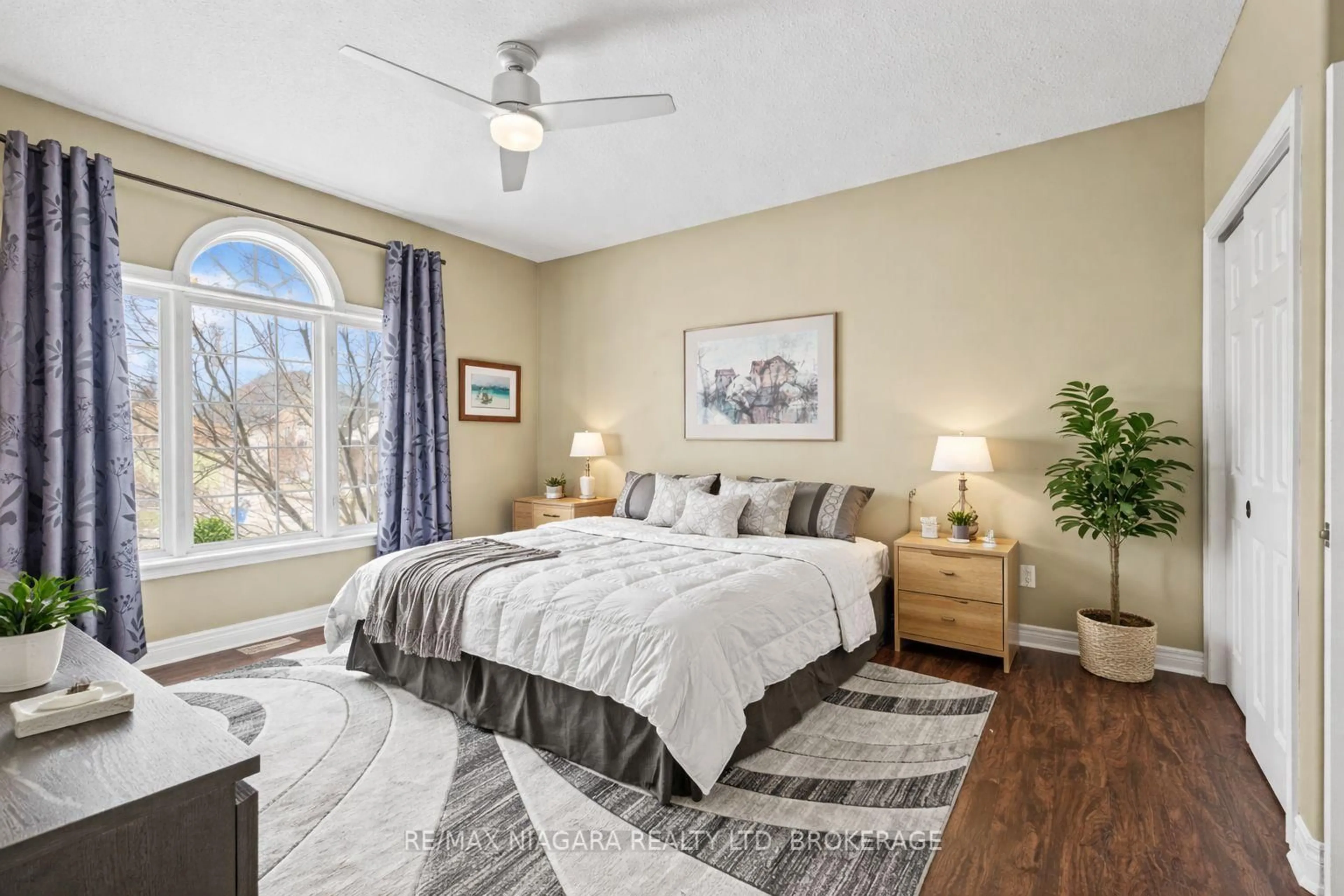 Bedroom with bed, unknown for 7852 Charnwood Ave, Niagara Falls Ontario L2H 3E2