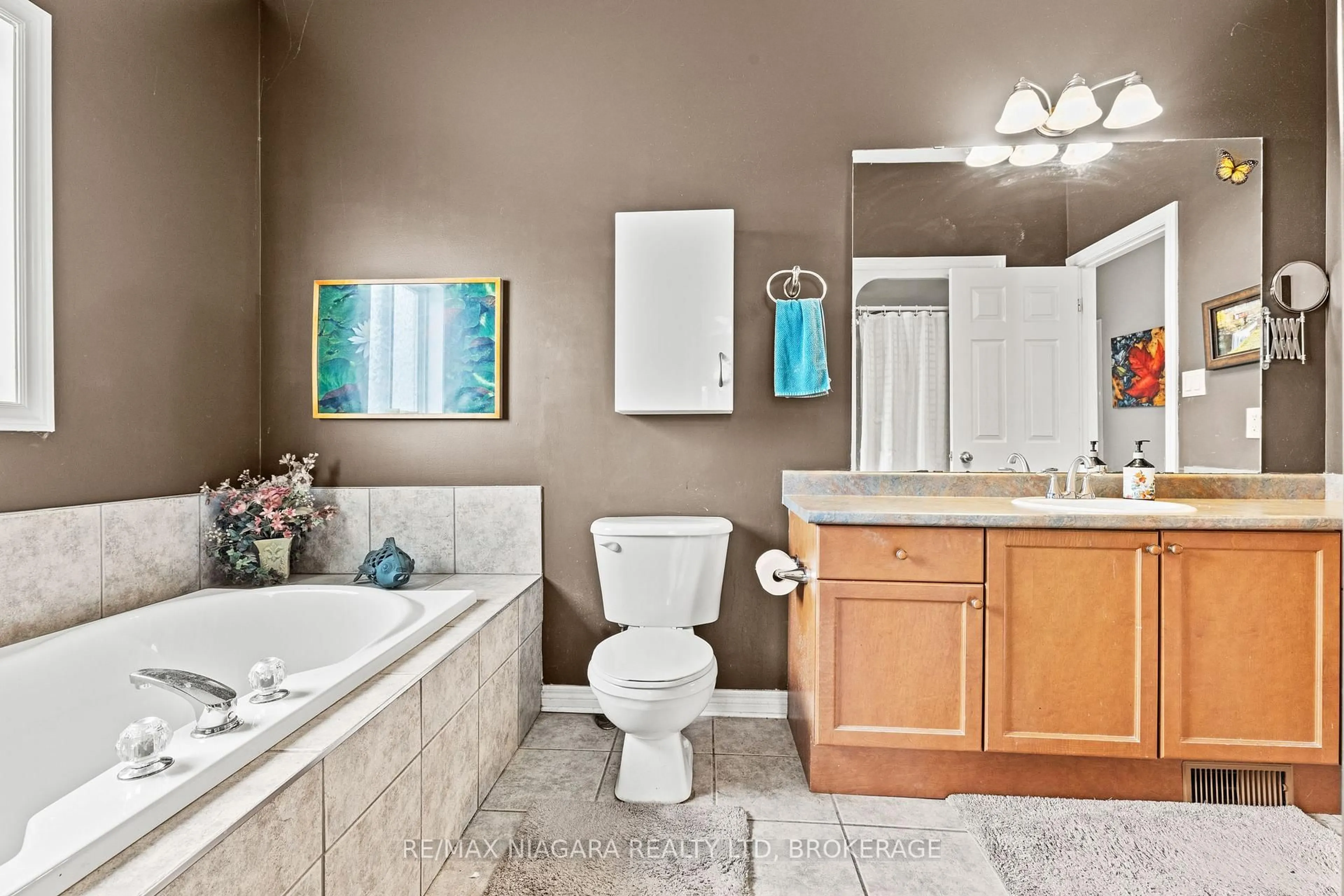 Contemporary bathroom, ceramic/tile floor for 7852 Charnwood Ave, Niagara Falls Ontario L2H 3E2