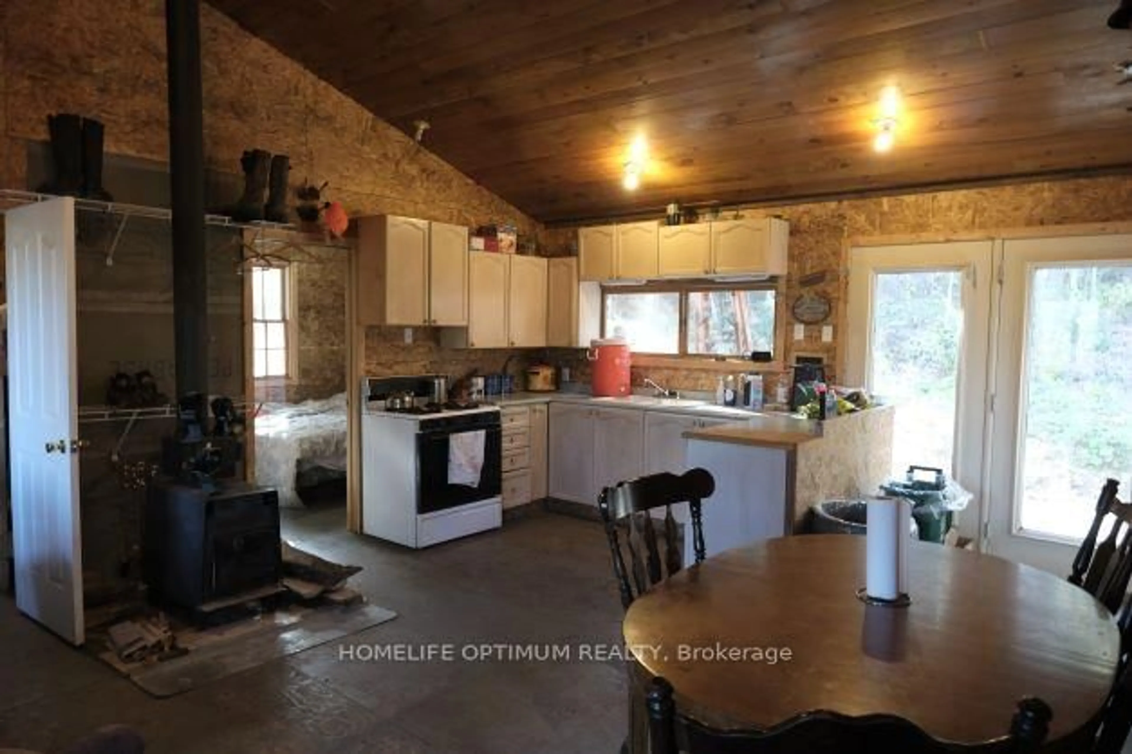 Open concept kitchen, unknown for 927 CON 4 & 5 RD W, Huntsville Ontario P0B 1L0