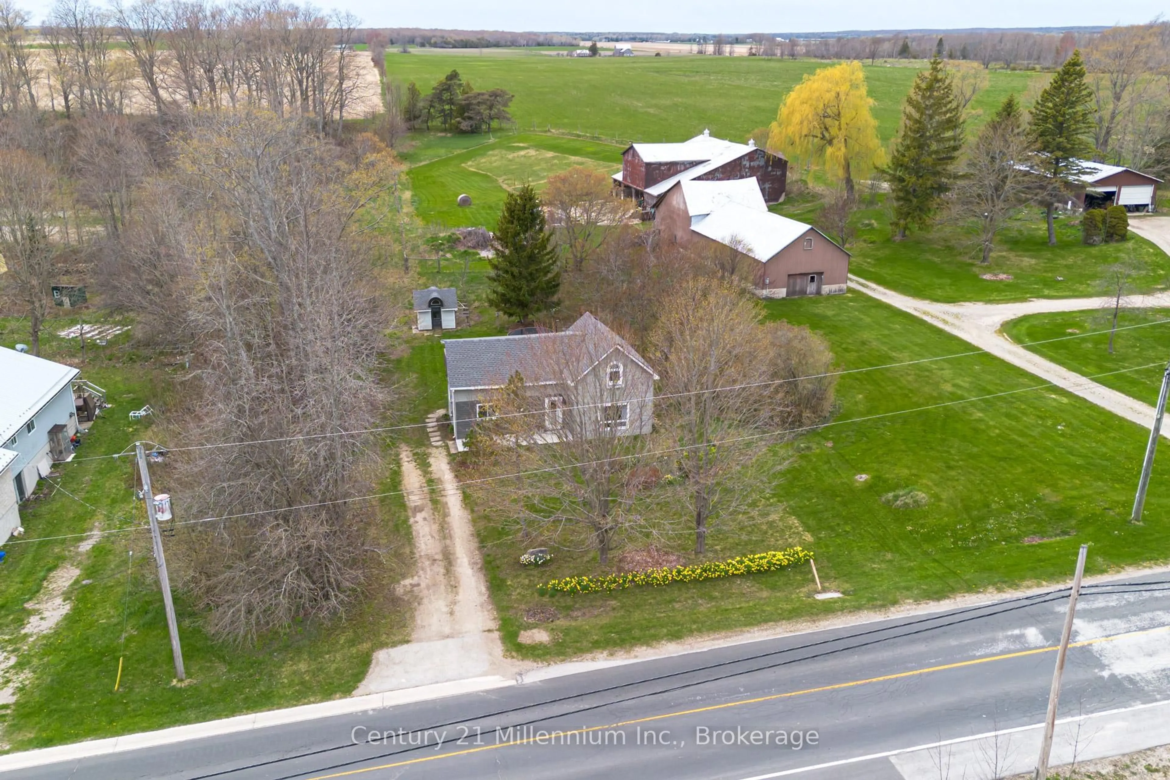 A pic from outside/outdoor area/front of a property/back of a property/a pic from drone, street for 124 MAIN St, Northern Bruce Peninsula Ontario N0H 1W0