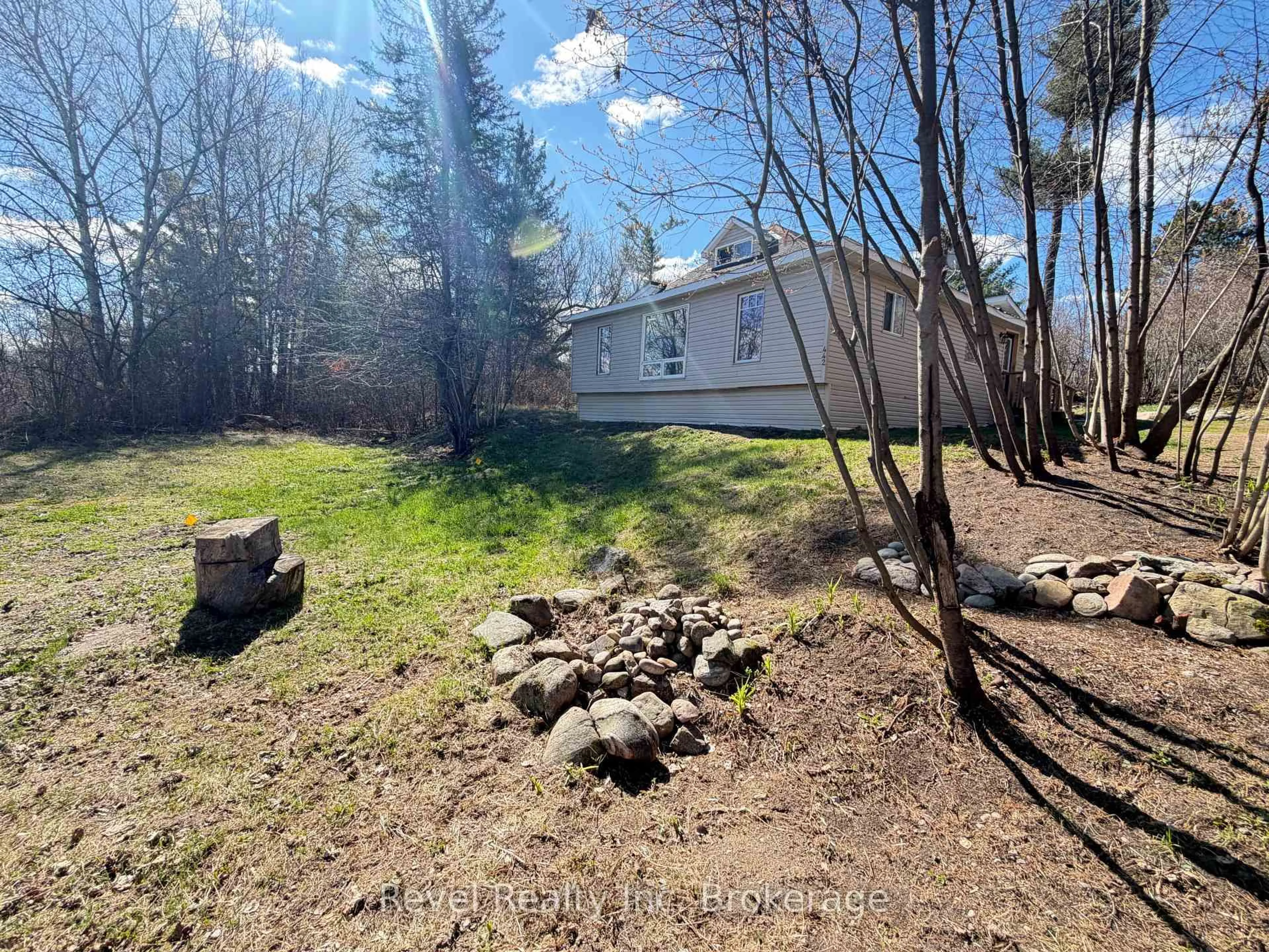 A pic from outside/outdoor area/front of a property/back of a property/a pic from drone, forest/trees view for 442 PINE St, Mattawa Ontario P0H 1V0