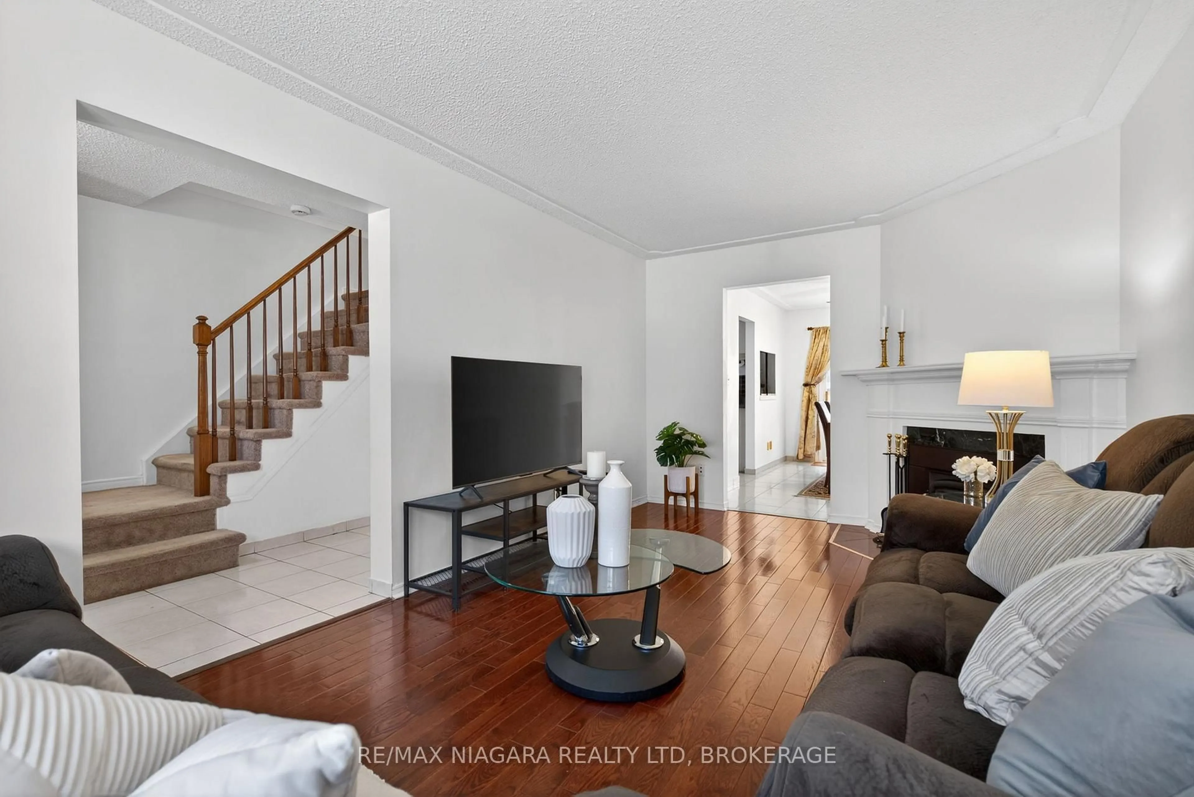 Living room with furniture, unknown for 23 Windward St, St. Catharines Ontario L2M 7P4