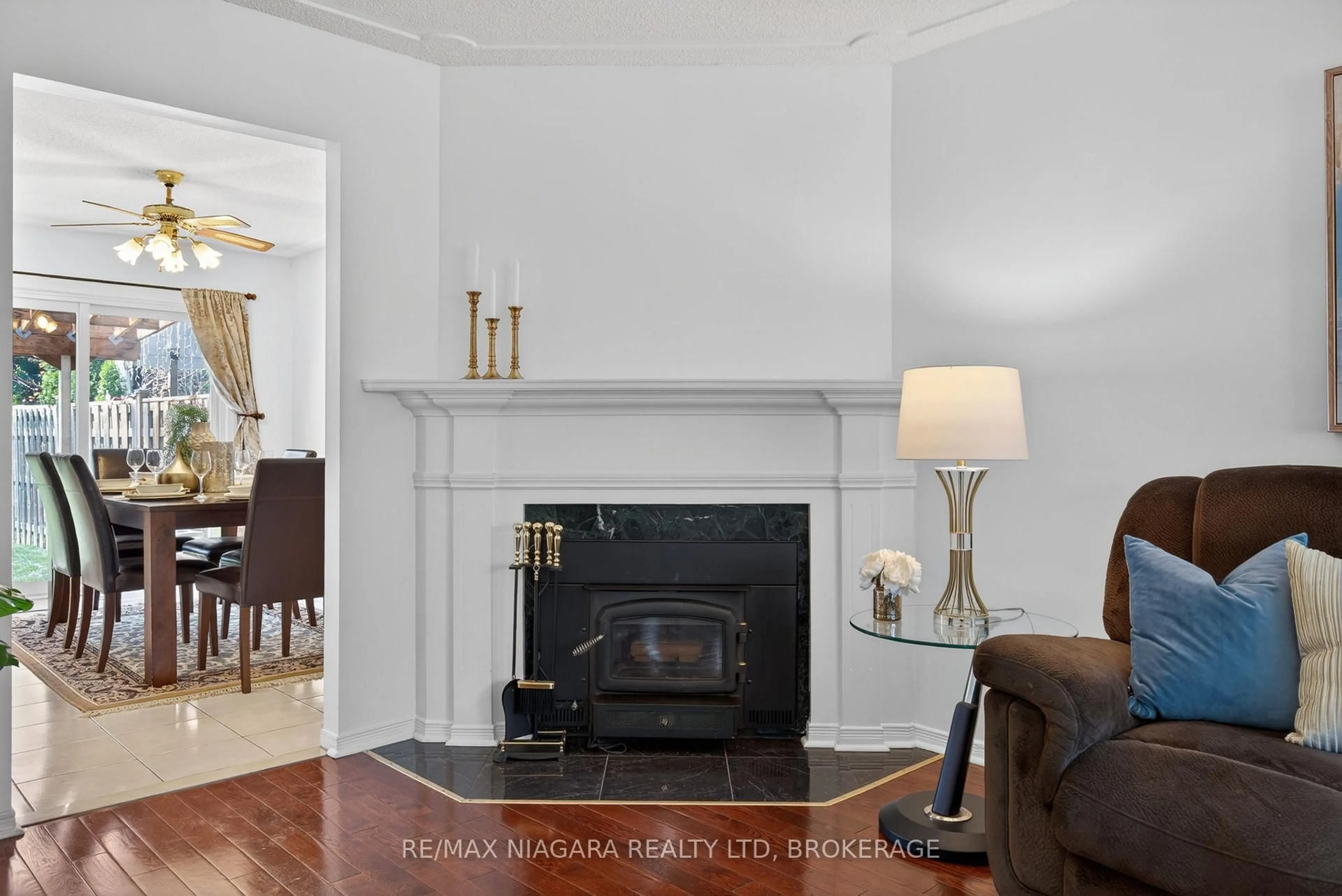 Living room with furniture, unknown for 23 Windward St, St. Catharines Ontario L2M 7P4