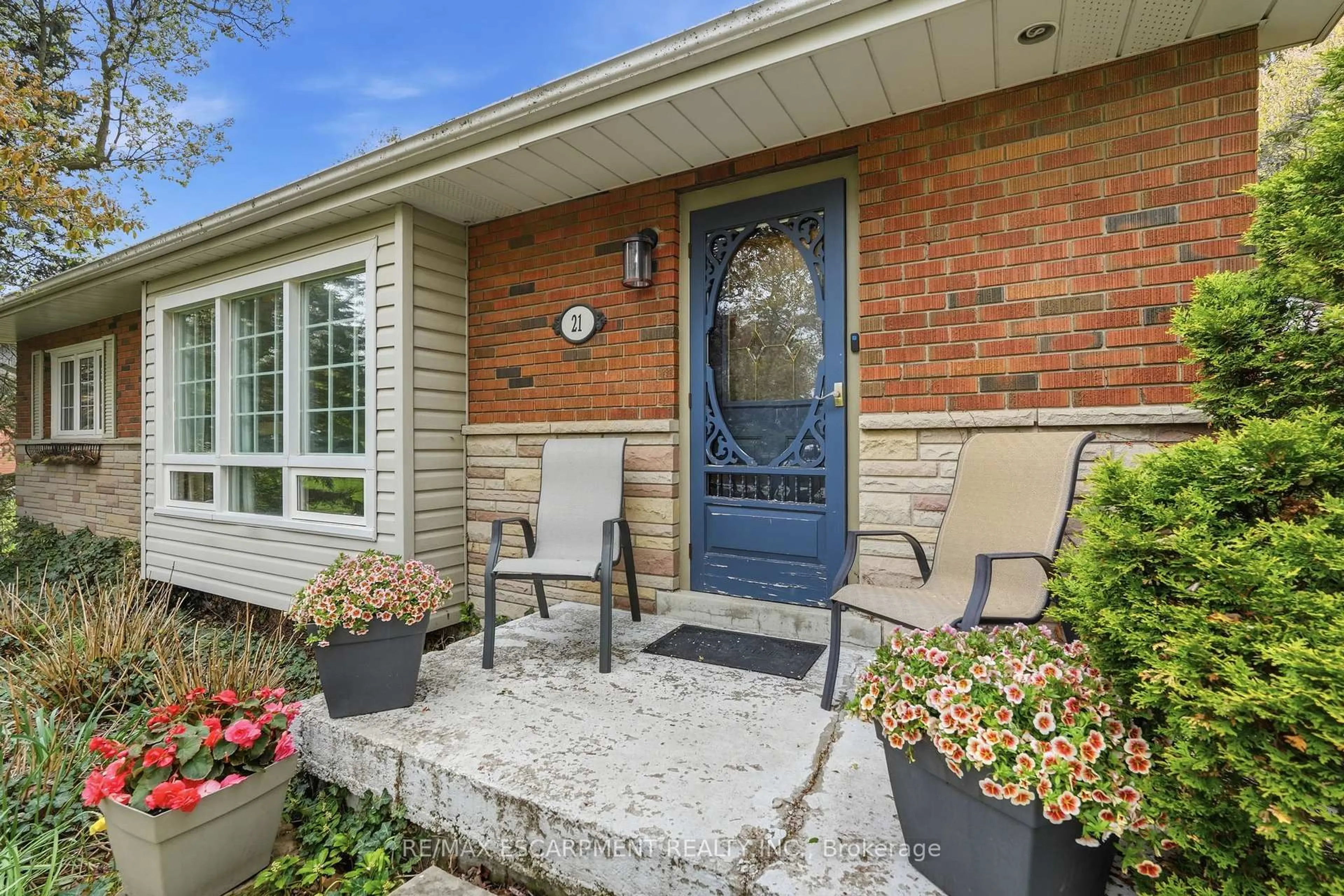 Home with brick exterior material, street for 21 Brian Blvd, Hamilton Ontario L8B 0C7