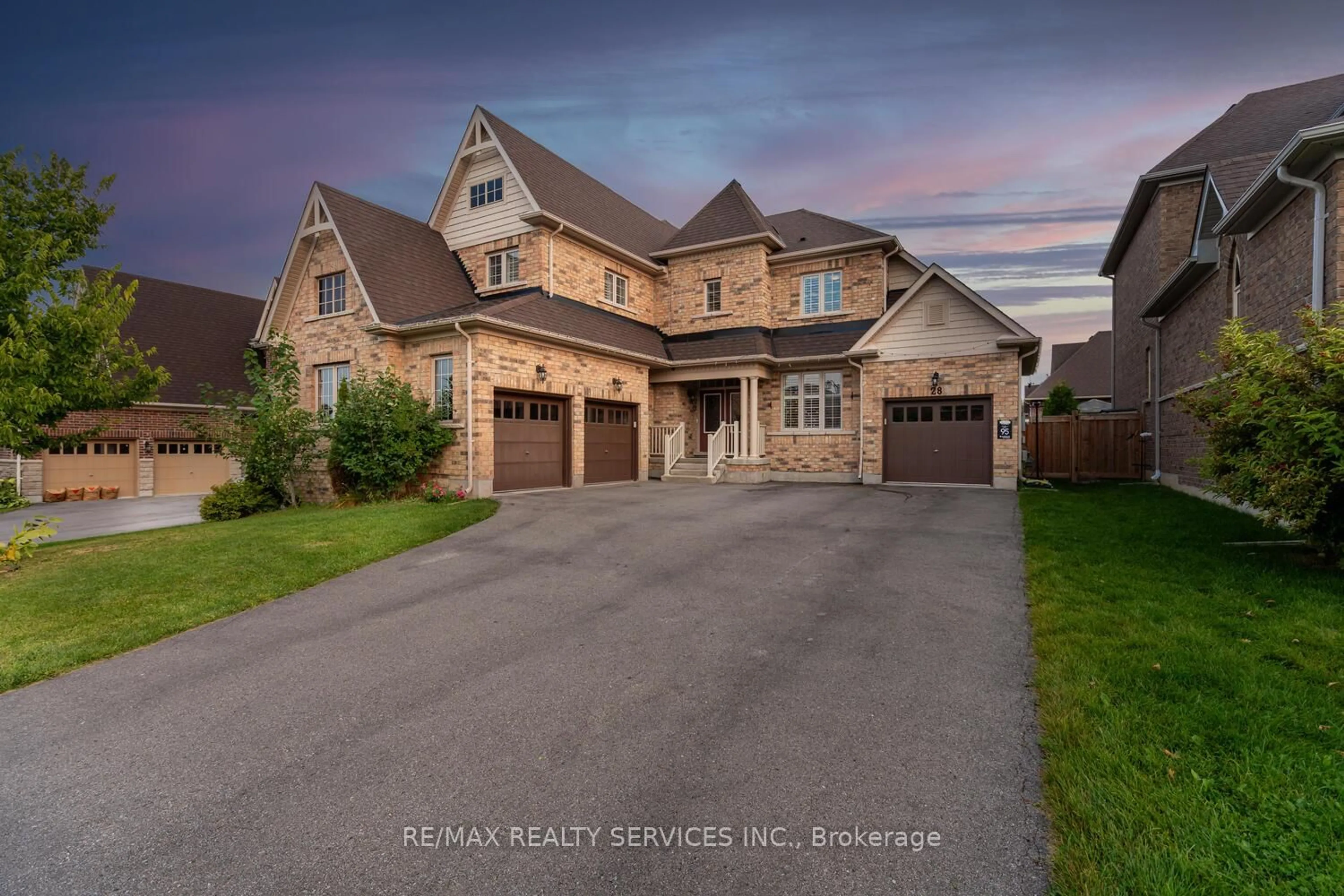 A pic from outside/outdoor area/front of a property/back of a property/a pic from drone, street for 28 Stonegate Ave, Mono Ontario L9W 6X1